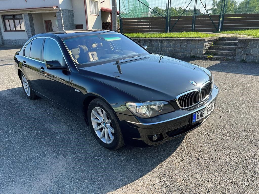 BMW Řada 7, Krásný stav, najeto 106tkm. V8 - fotka 3