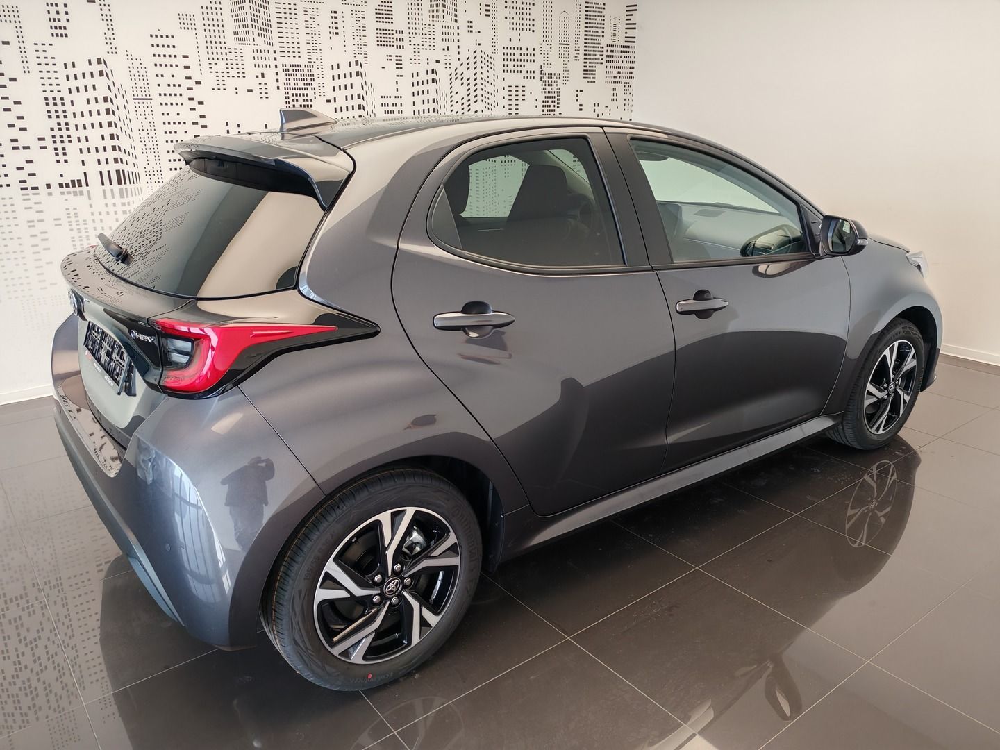 Toyota Yaris, Style 1,5 Hybrid - fotka 5