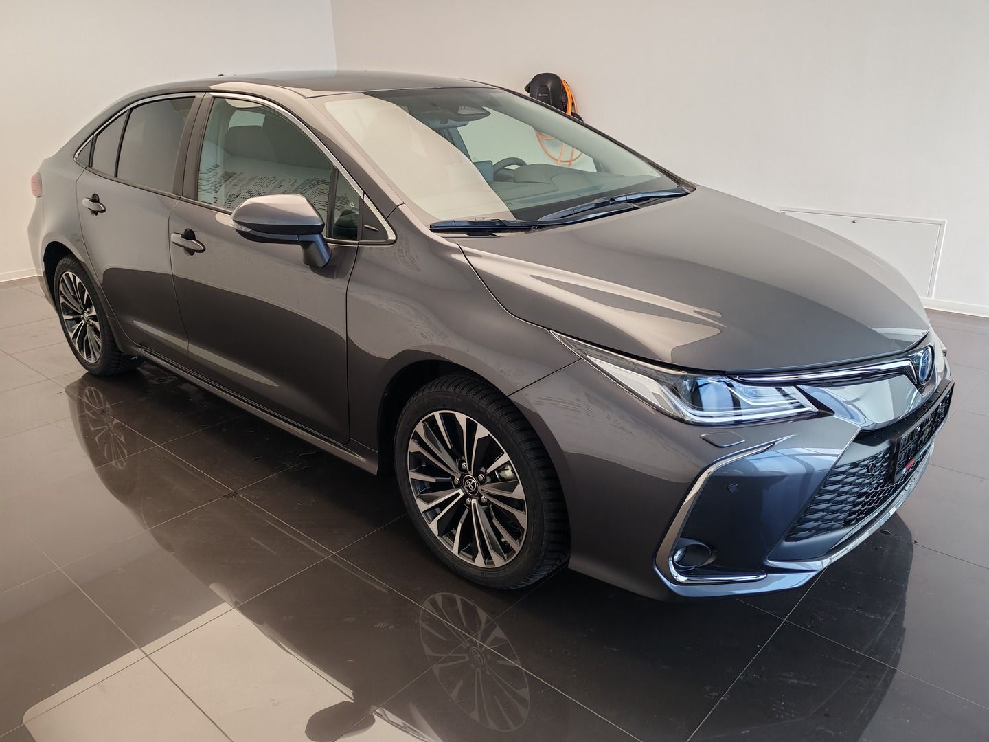 Toyota Corolla, Style 1.8L HEV CVT - fotka 3