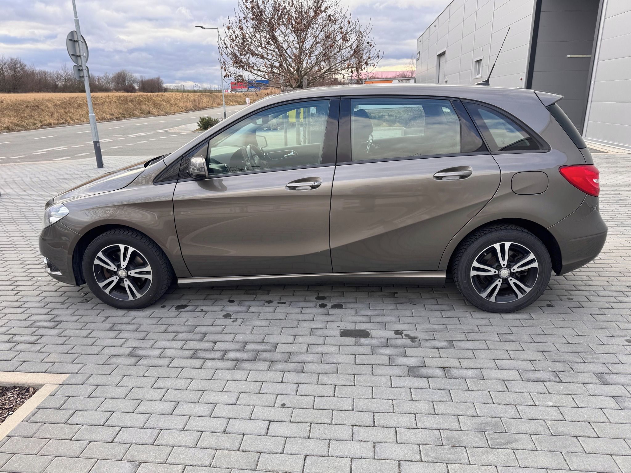 Mercedes-Benz Třídy B, 220CDI 125kW AUT. SPORTPAKET! - fotka 4