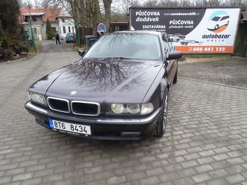 730i
