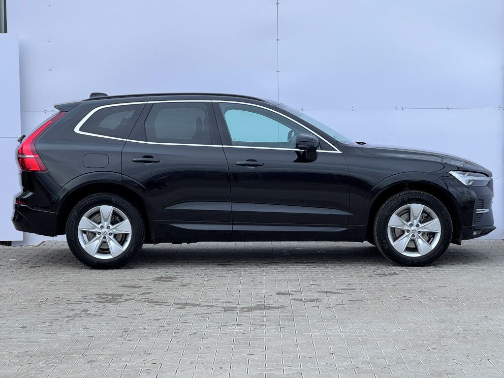 Volvo XC60, Momentum Pro B4 AWD 145kW - fotka 4