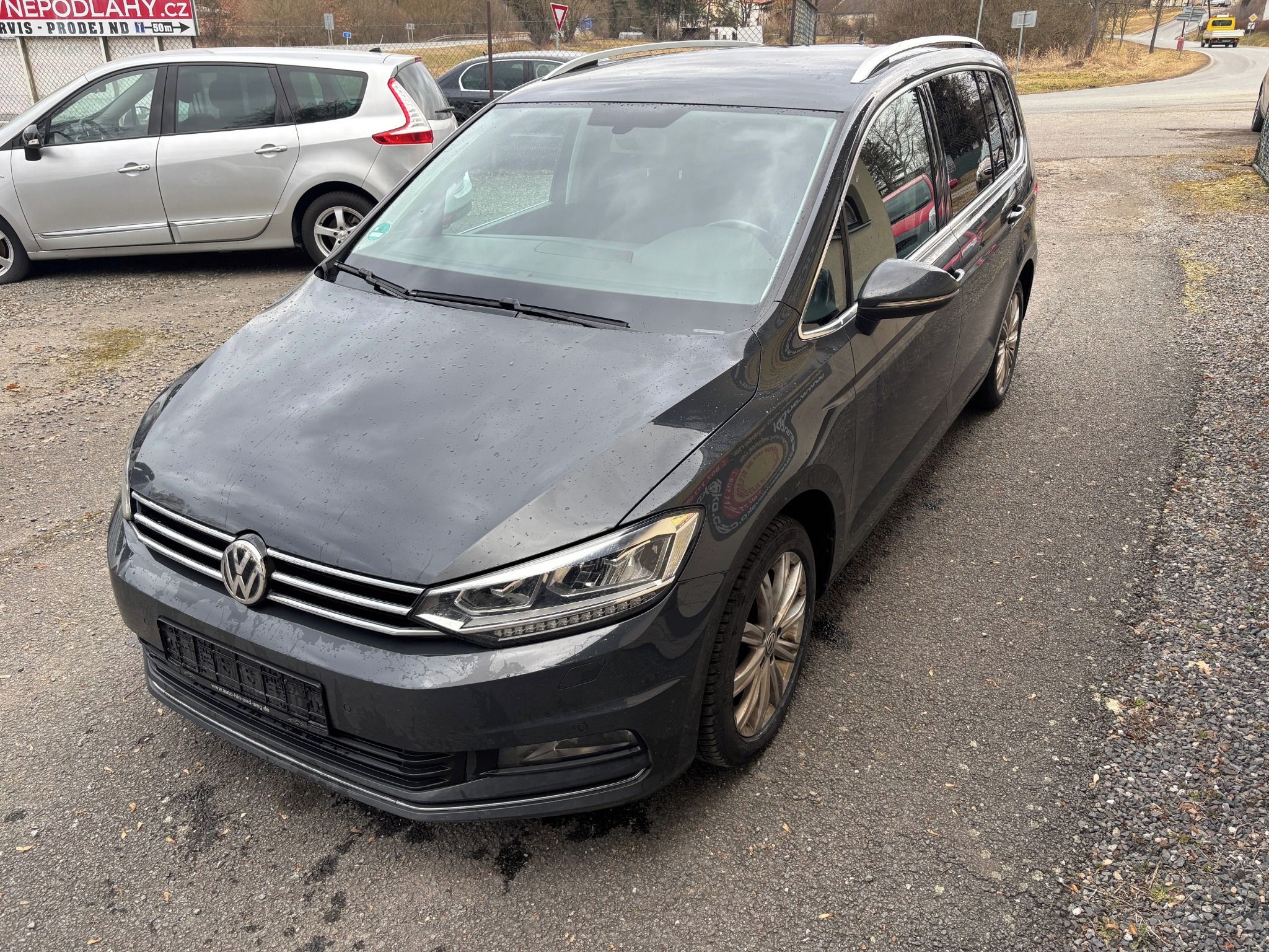 Volkswagen Touran, LED,7míst,110KW,tažné,navigace - fotka 2