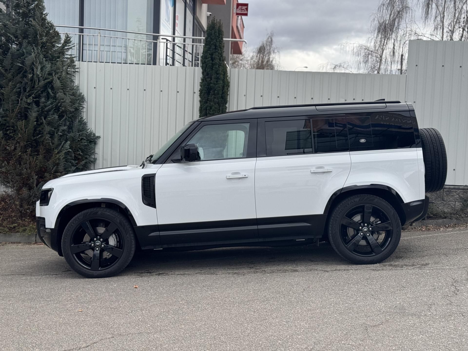 Land Rover Defender, D300 110X Dynamic HSE - fotka 3