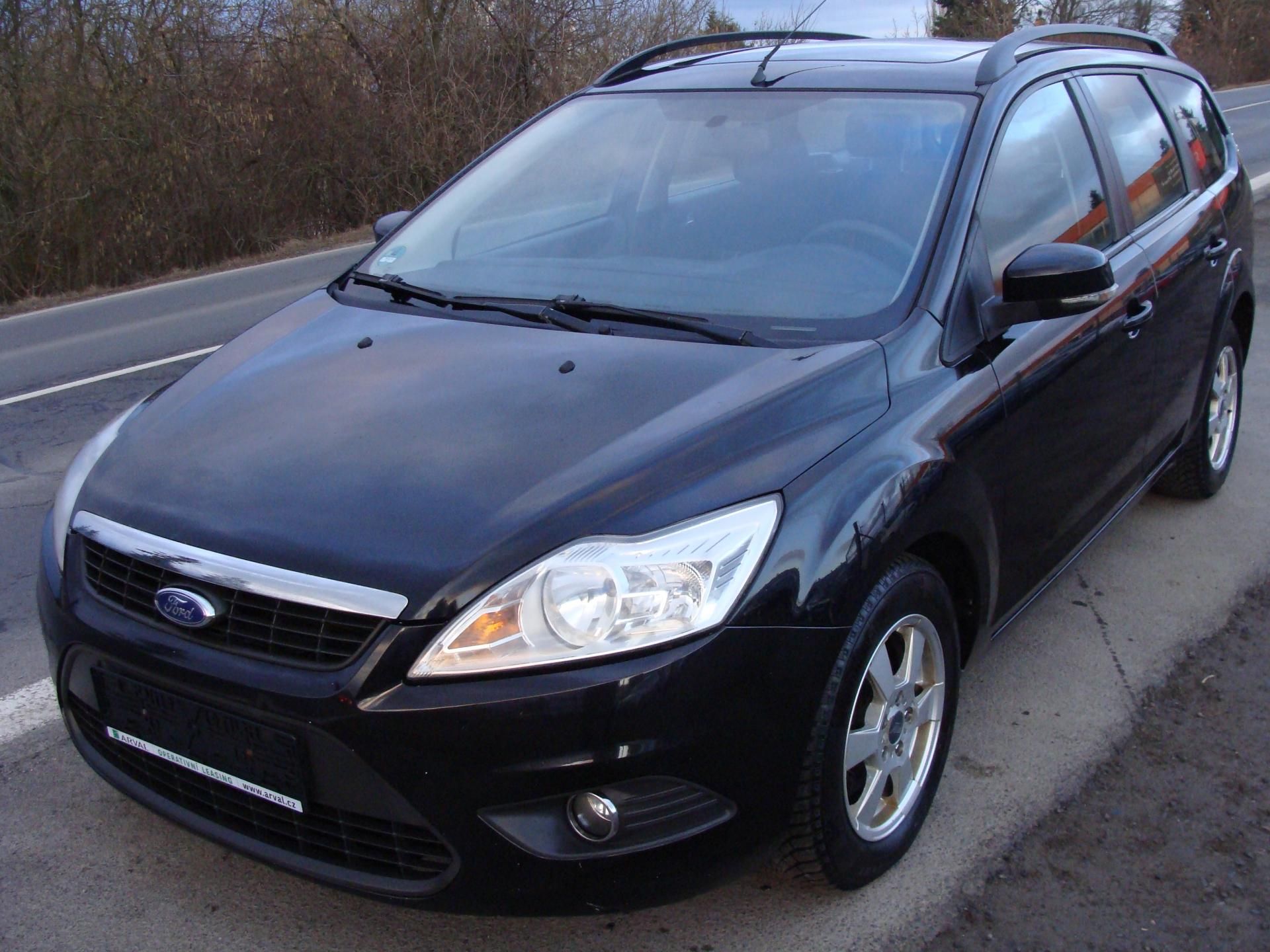 Ford Focus, 1.6i, velmi zachovalý - fotka 2