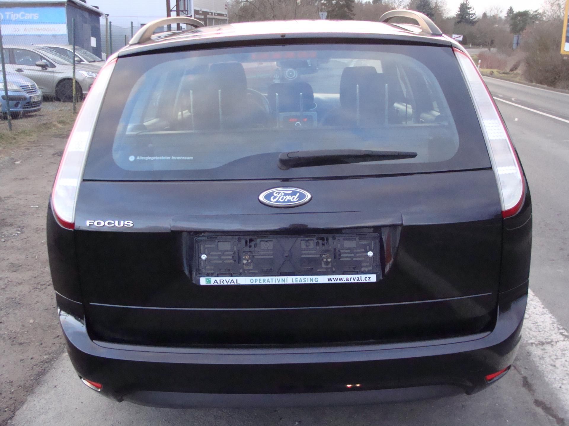 Ford Focus, 1.6i, velmi zachovalý - fotka 5