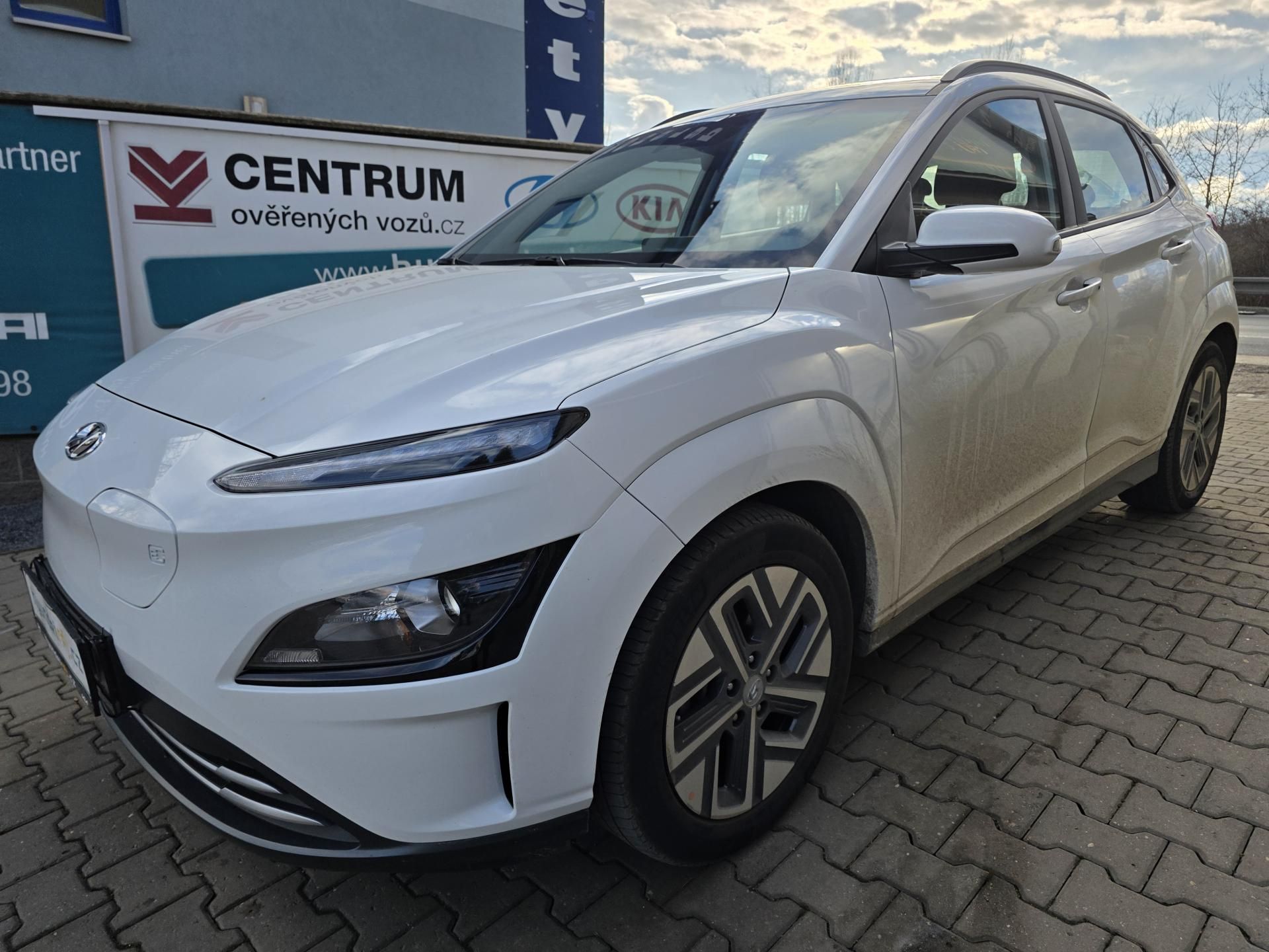 Hyundai Kona, EL-64KWh-V ZÁRUCE-TEP.ČERPADLO - fotka 4