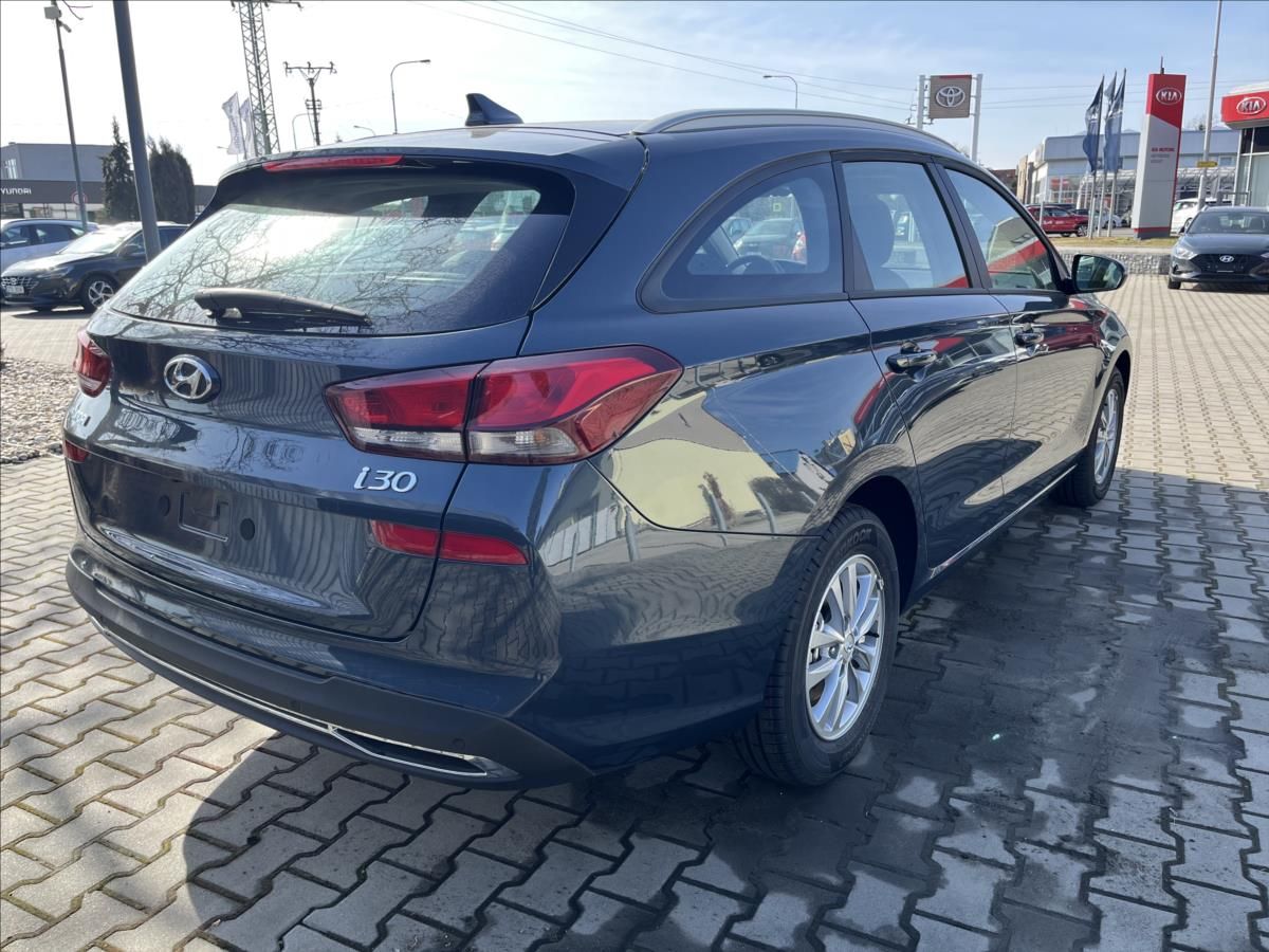 Hyundai i30, 1,0 T-GDI WG 88 kW VYHŘ. SEDAČ - fotka 4