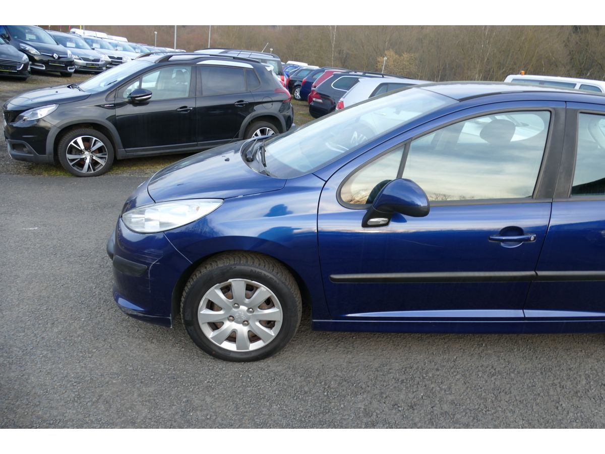 Peugeot 207, 1,4 54KW KLIMA - fotka 4