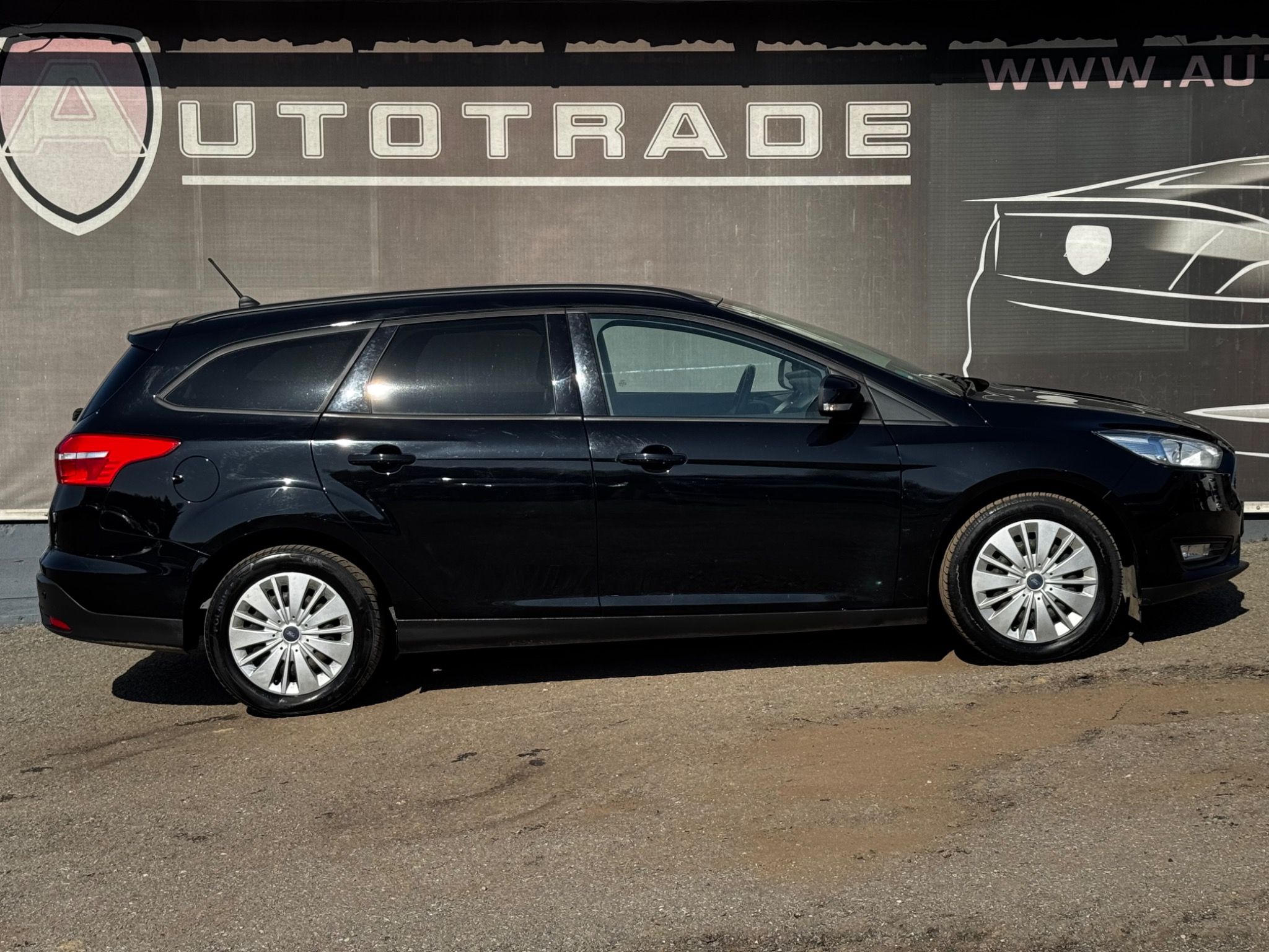 Ford Focus, 1.0EcoB 92kW, NAVI, KLIMA - fotka 4
