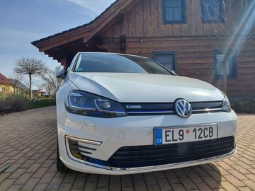 Obrázek k inzerátu: Volkswagen Golf, E-Golf, 35,8 kWh, TČ, Dynaudio