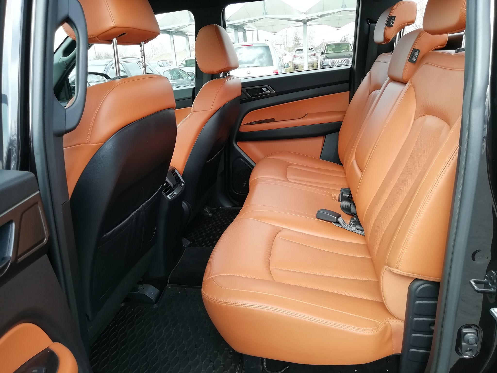 SsangYong Musso, Grand 2,2E-XDI 4WD Premium - fotka 6