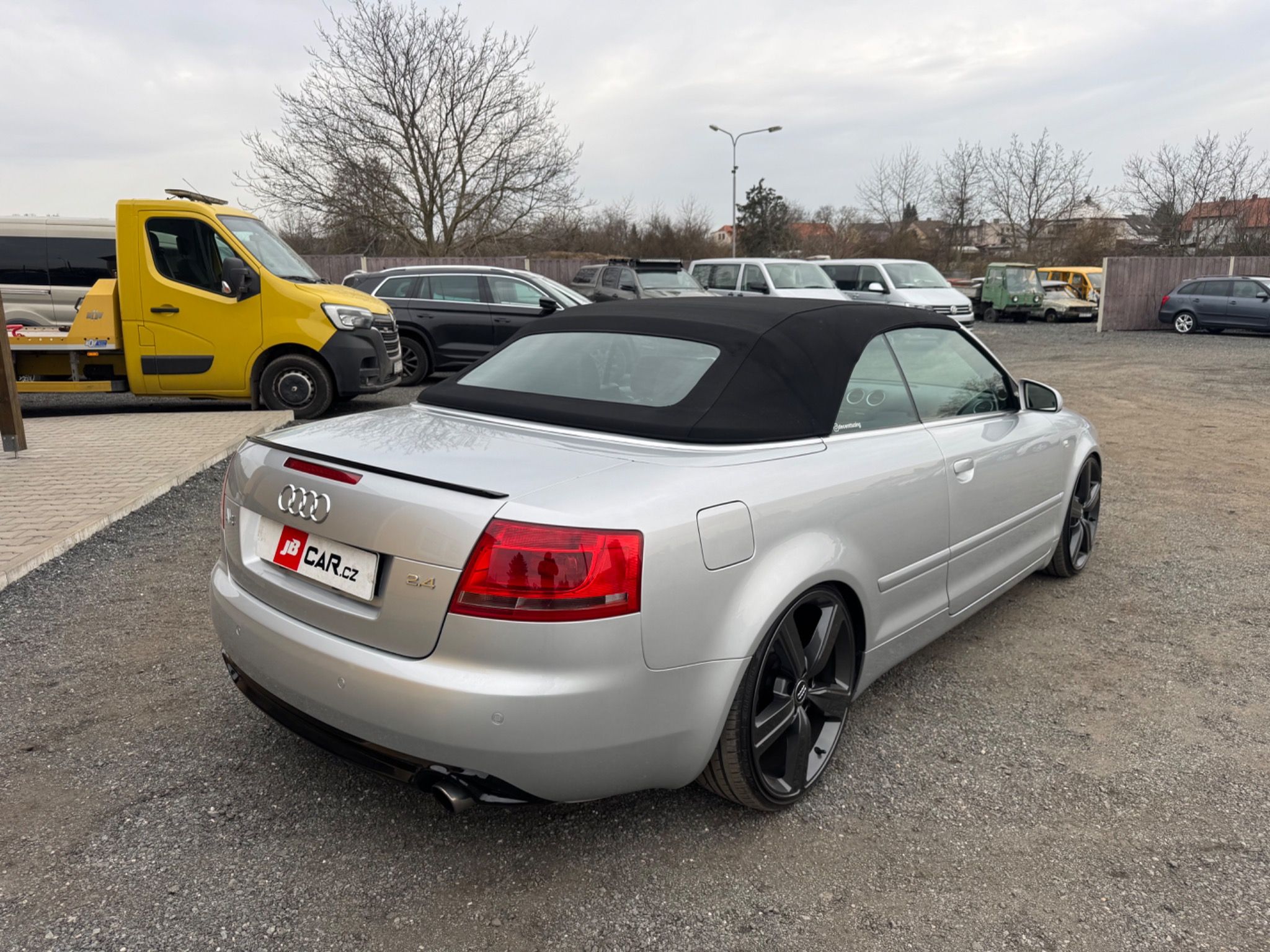 Audi A4, CABRIO 2.4I V6 125KW - fotka 2