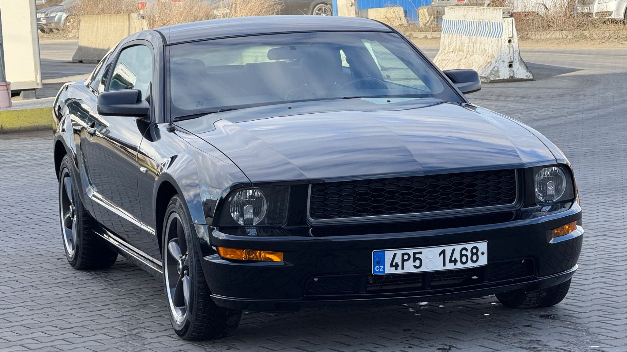 Ford Mustang, GT Bullitt N0699 Black Edice - fotka 6