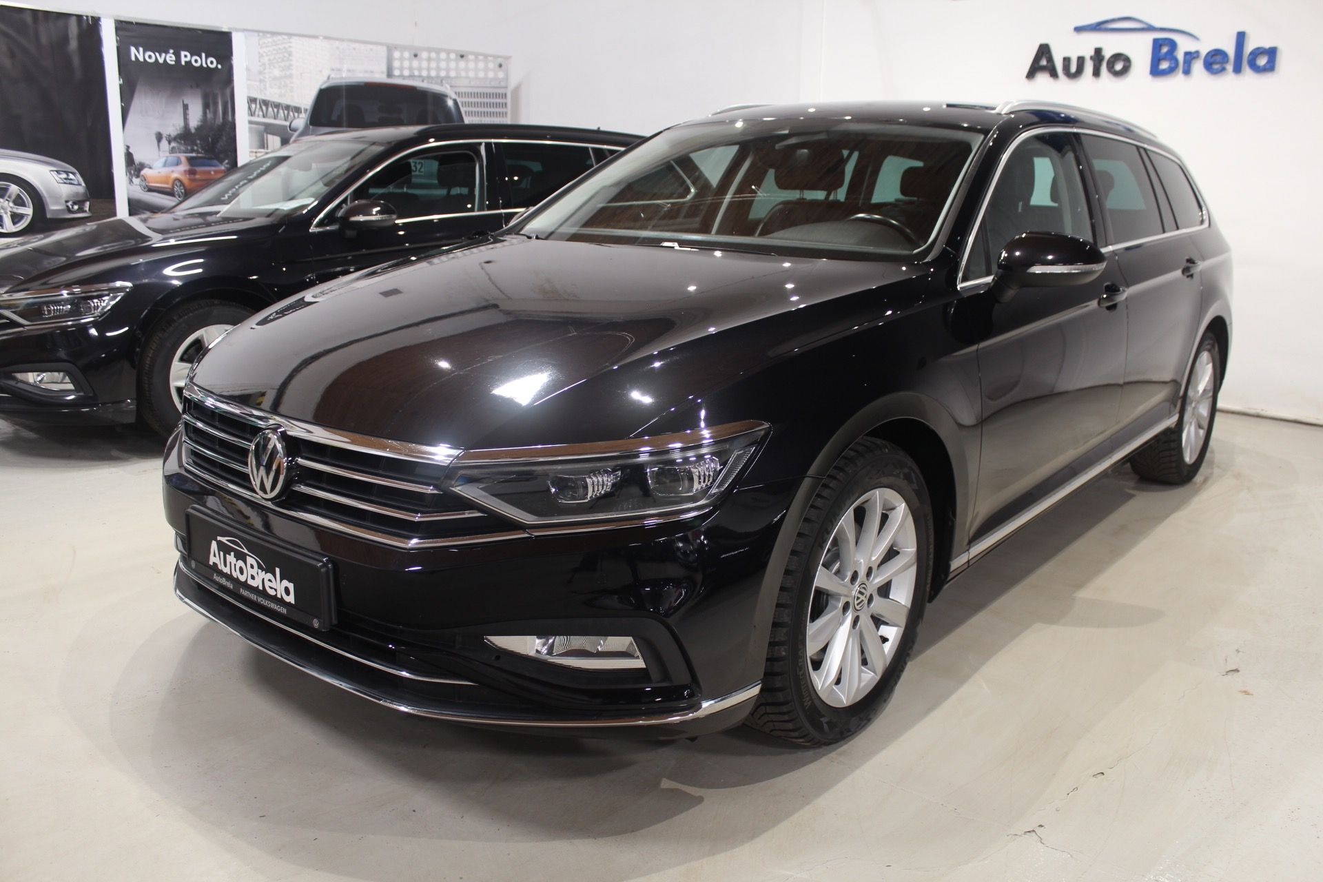Volkswagen Passat, 2.0TDI DSG Elegance Matrix - fotka 6