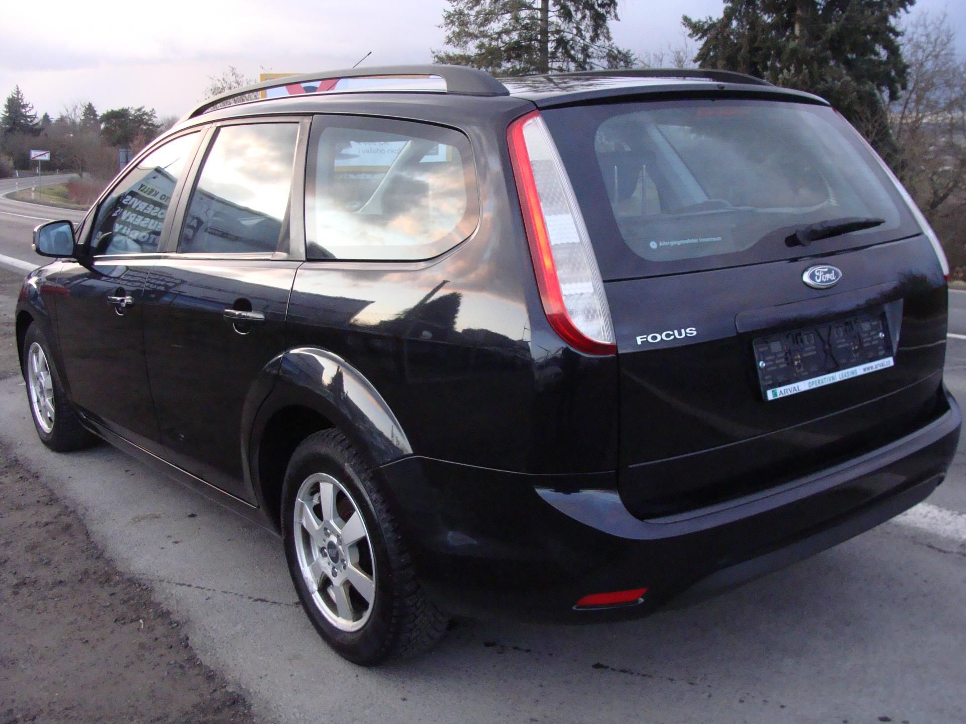 Ford Focus, 1.6i, velmi zachovalý - fotka 4