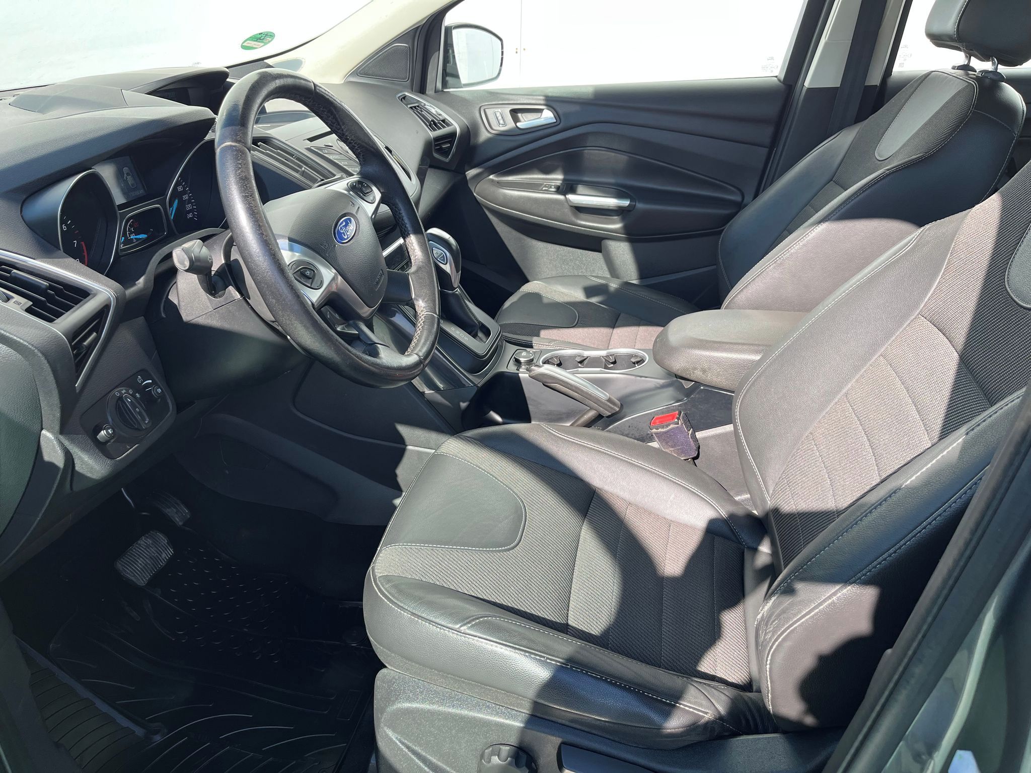 Ford Kuga, 1.6, 134kW, Automat, 4x4 Titan - fotka 6