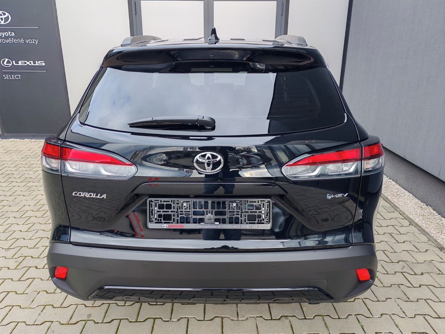 Toyota Corolla Cross, 2.0 Hybrid (197 k) Style Tech - fotka 5
