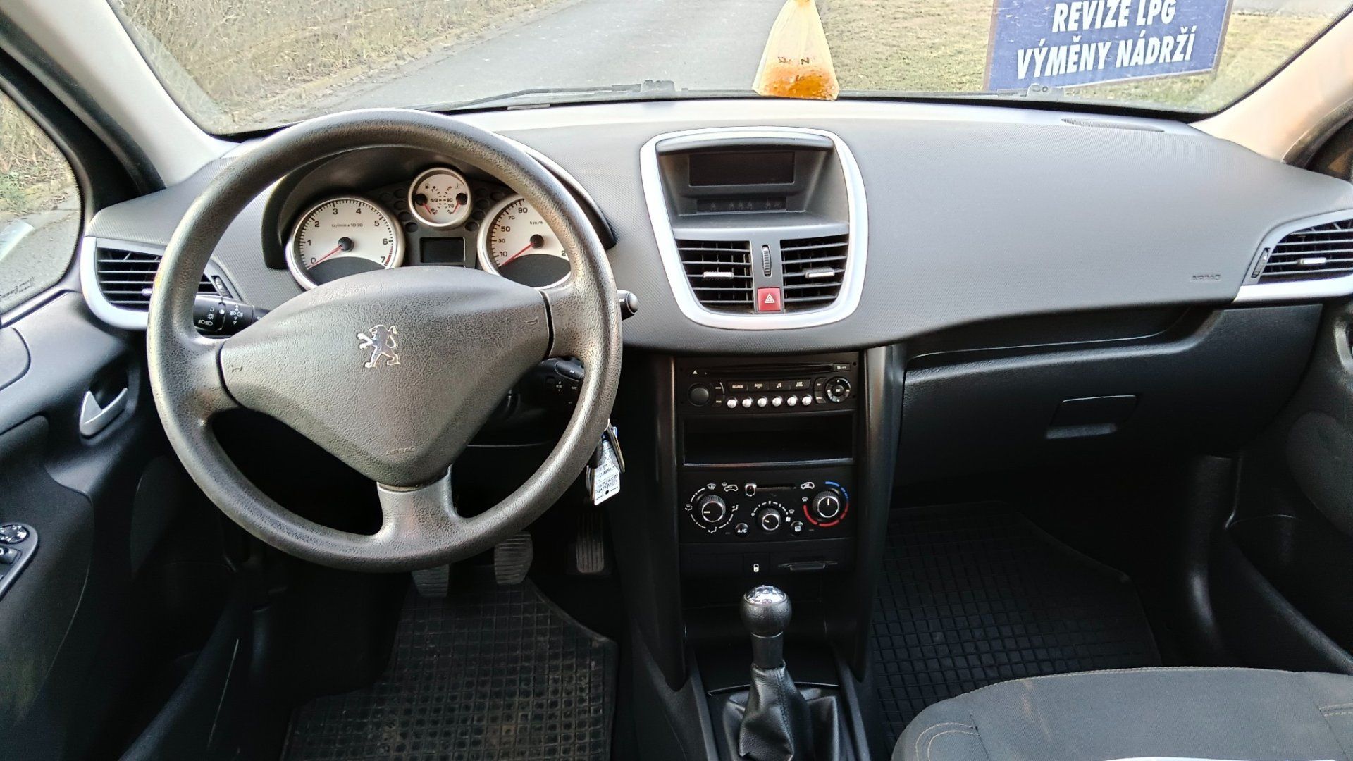 Peugeot 207, 1.4 70KW - fotka 6