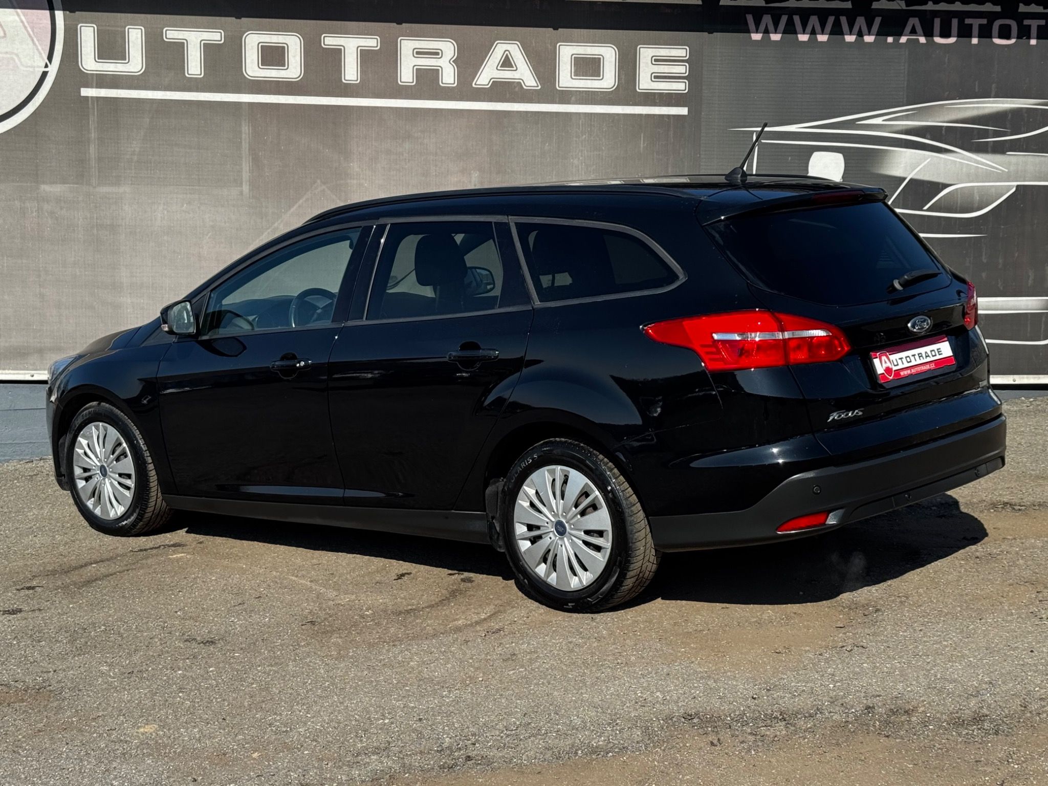 Ford Focus, 1.0EcoB 92kW, NAVI, KLIMA - fotka 2