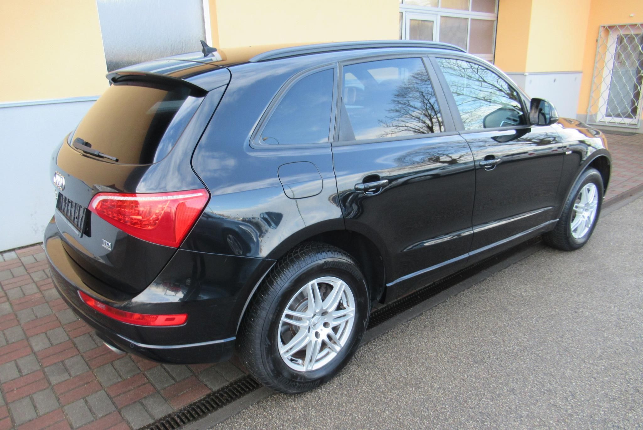 Audi Q5, 3.0 TDi V6 S-Line QUATTRO - fotka 2