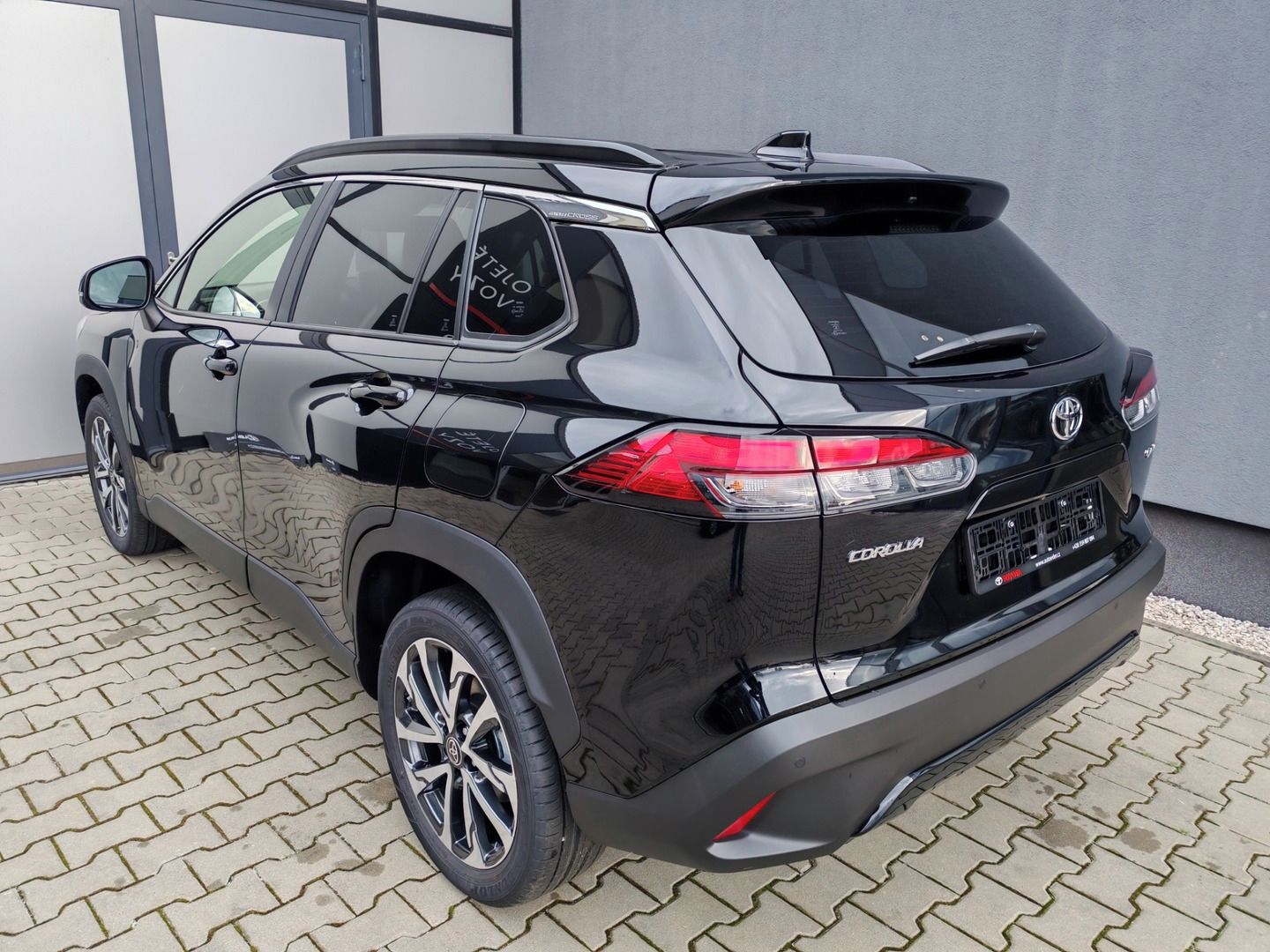 Toyota Corolla Cross, 2.0 Hybrid (197 k) Style Tech - fotka 6