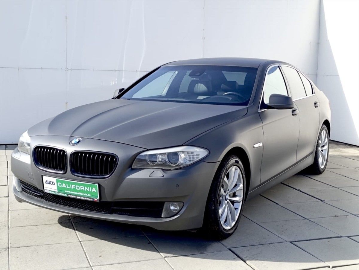 BMW Řada 5, 3,0 530d Aut., Navi Kůže Tažné - fotka 2