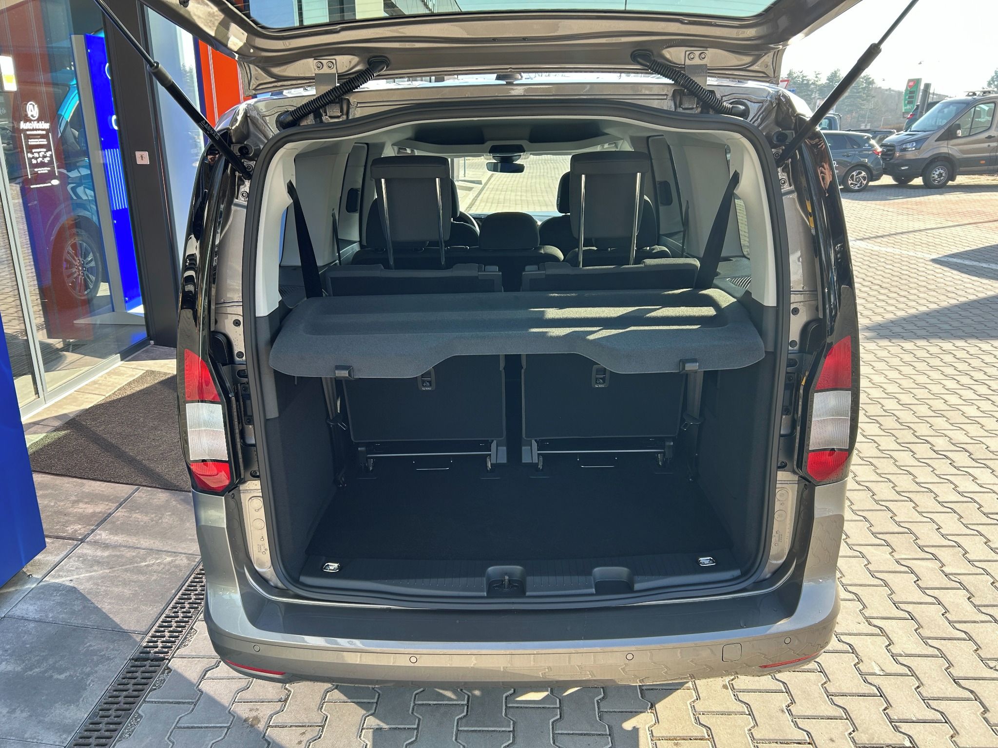 Ford Tourneo Connect, 1.5 Ecoboost 85kW AT Titanium - fotka 6
