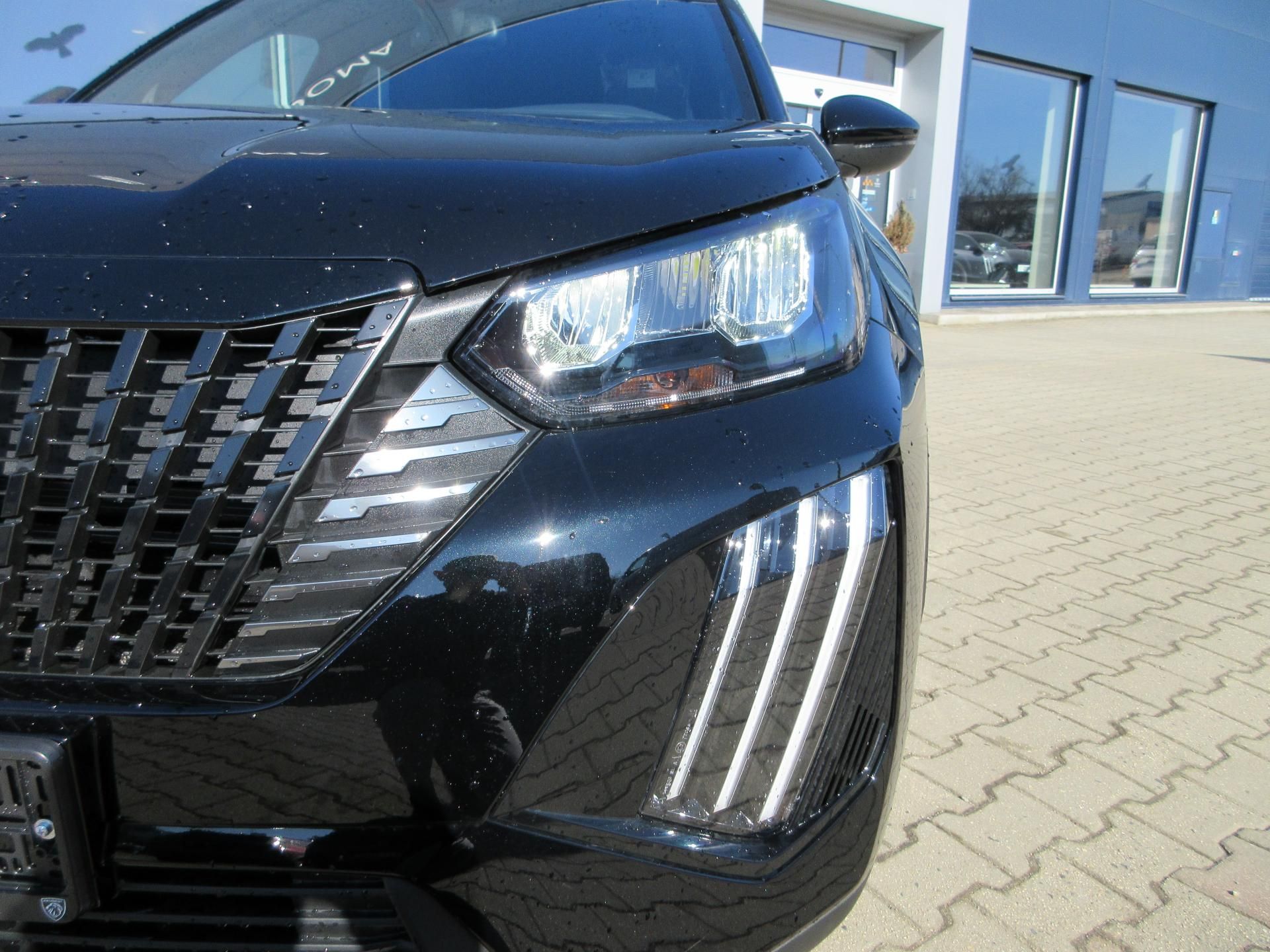 Peugeot 2008, ALLURE Hybrid 136 e-DCS6 - fotka 3