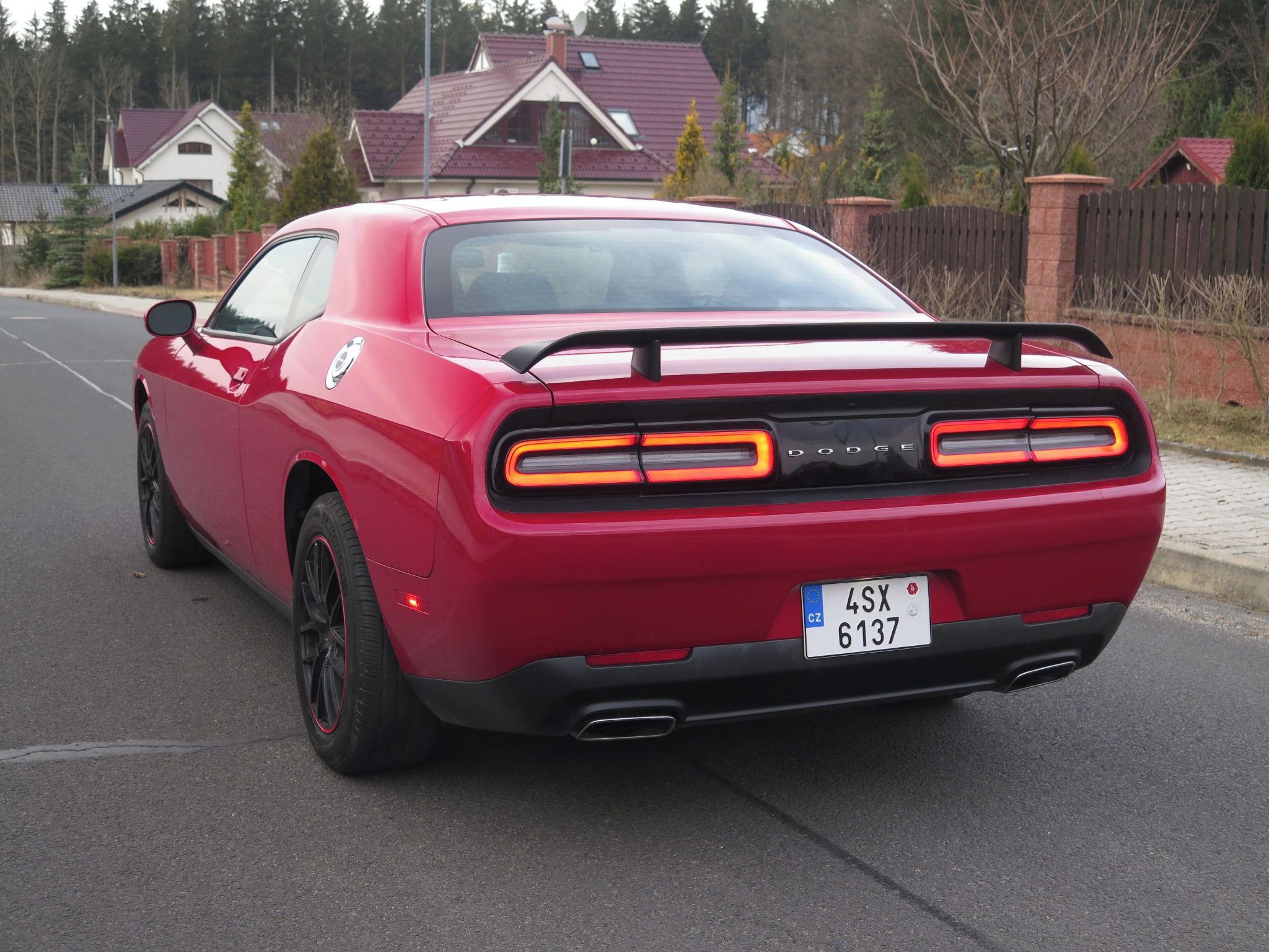 Dodge Challenger, 3.6 V6 - 22.755 km, KRÁSNÝ - fotka 6