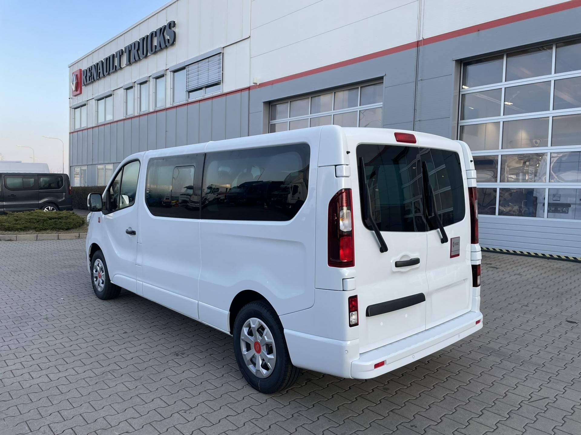 Renault Trafic, COMBI L2H1 150k RED 9 MÍST - fotka 3