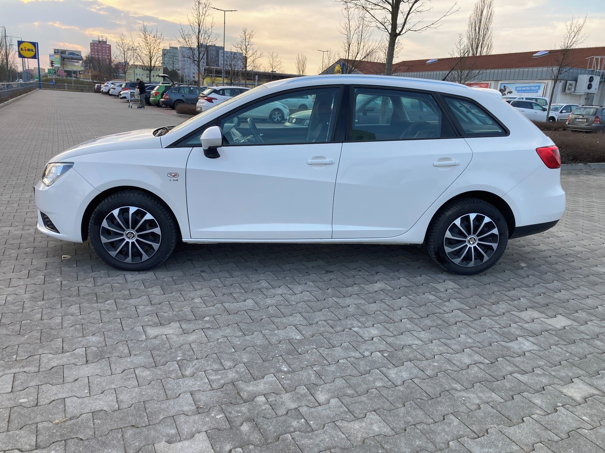 Seat Ibiza, 1.2i 77KW DIG.KLIMA 1.MAJITEL - fotka 3