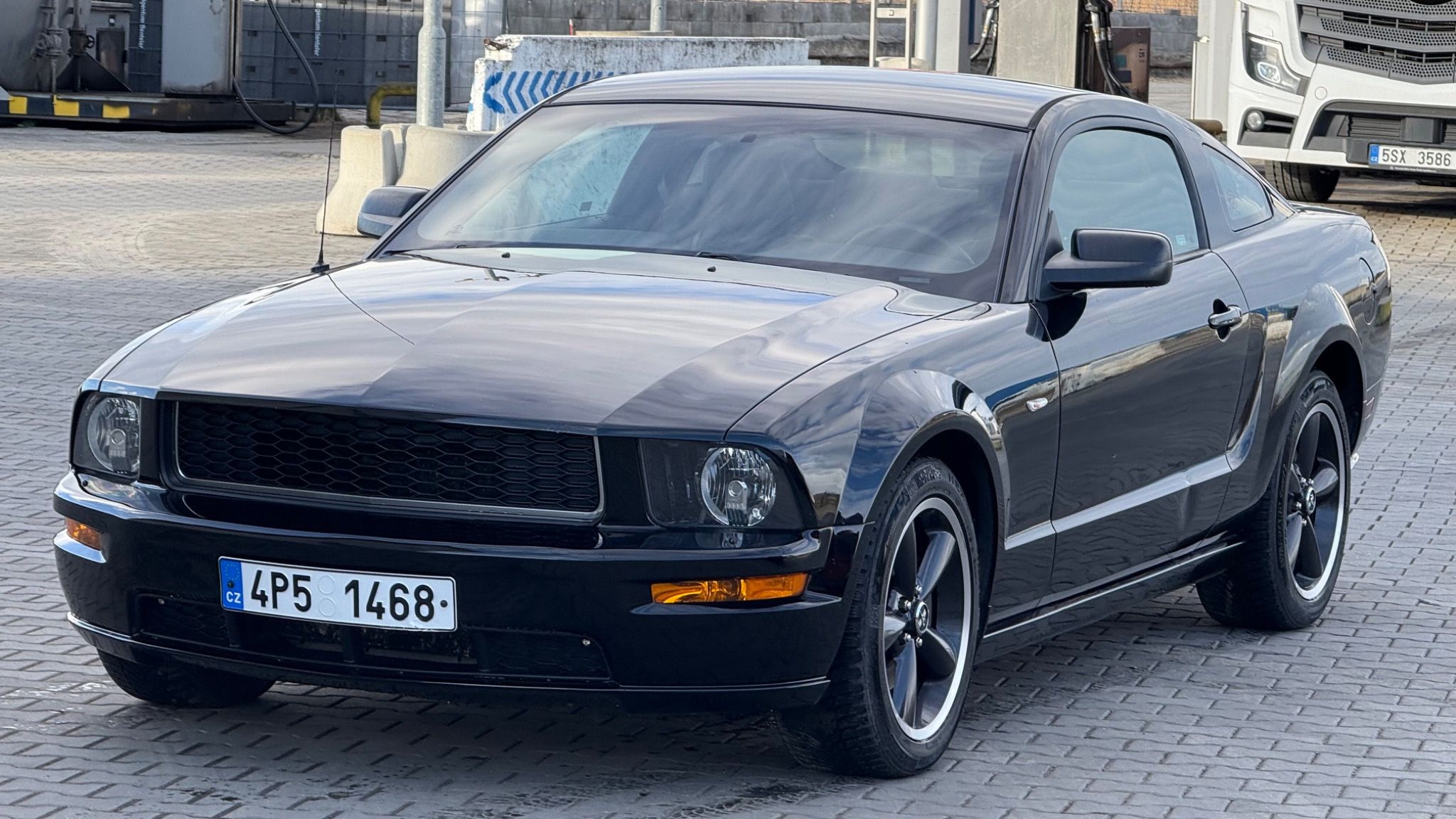 Ford Mustang, GT Bullitt N0699 Black Edice - fotka 5