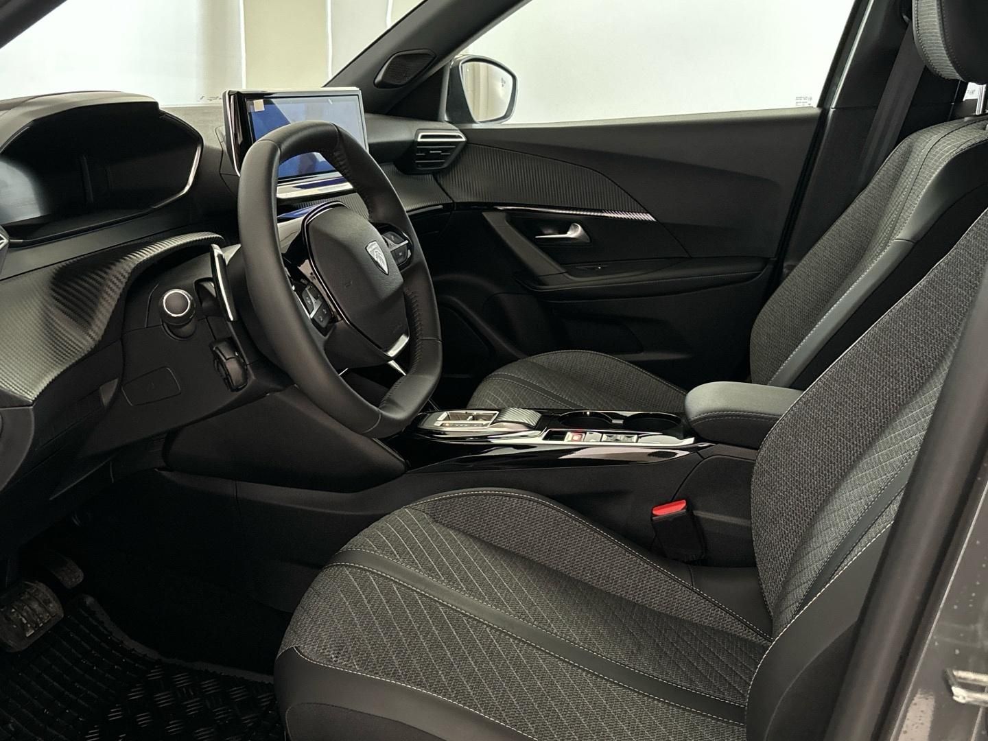 Peugeot 2008, Allure PureTech 130 S&S EAT8 - fotka 6