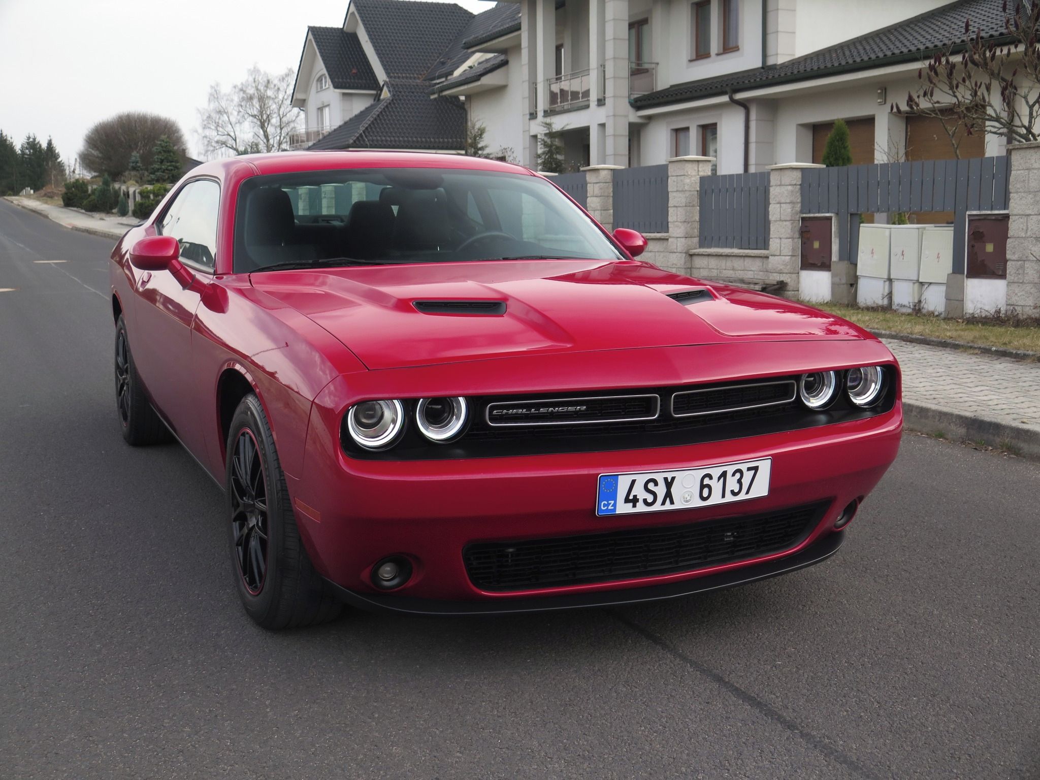 Dodge Challenger, 3.6 V6 - 22.755 km, KRÁSNÝ - fotka 3
