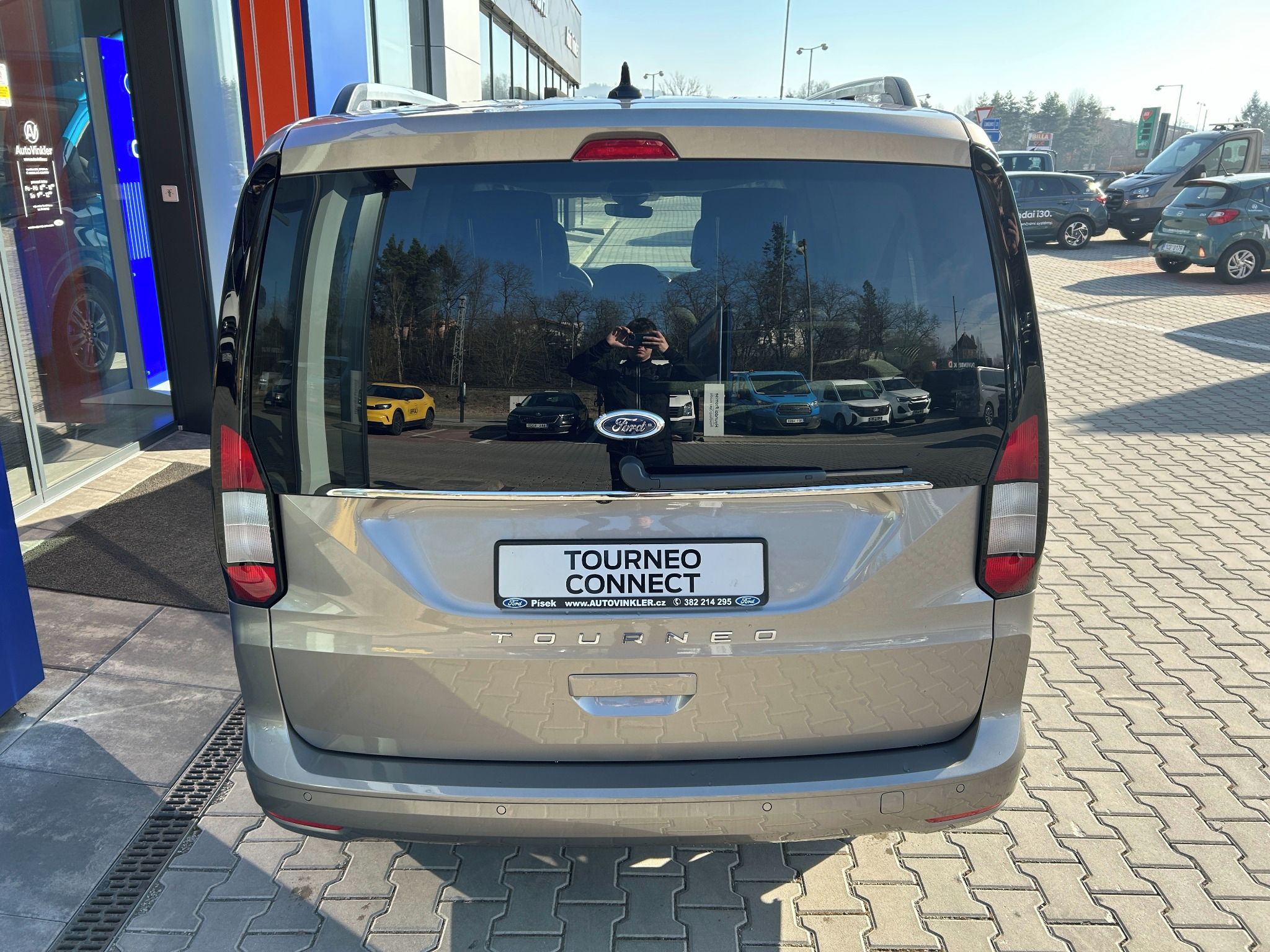 Ford Tourneo Connect, 1.5 Ecoboost 85kW AT Titanium - fotka 4