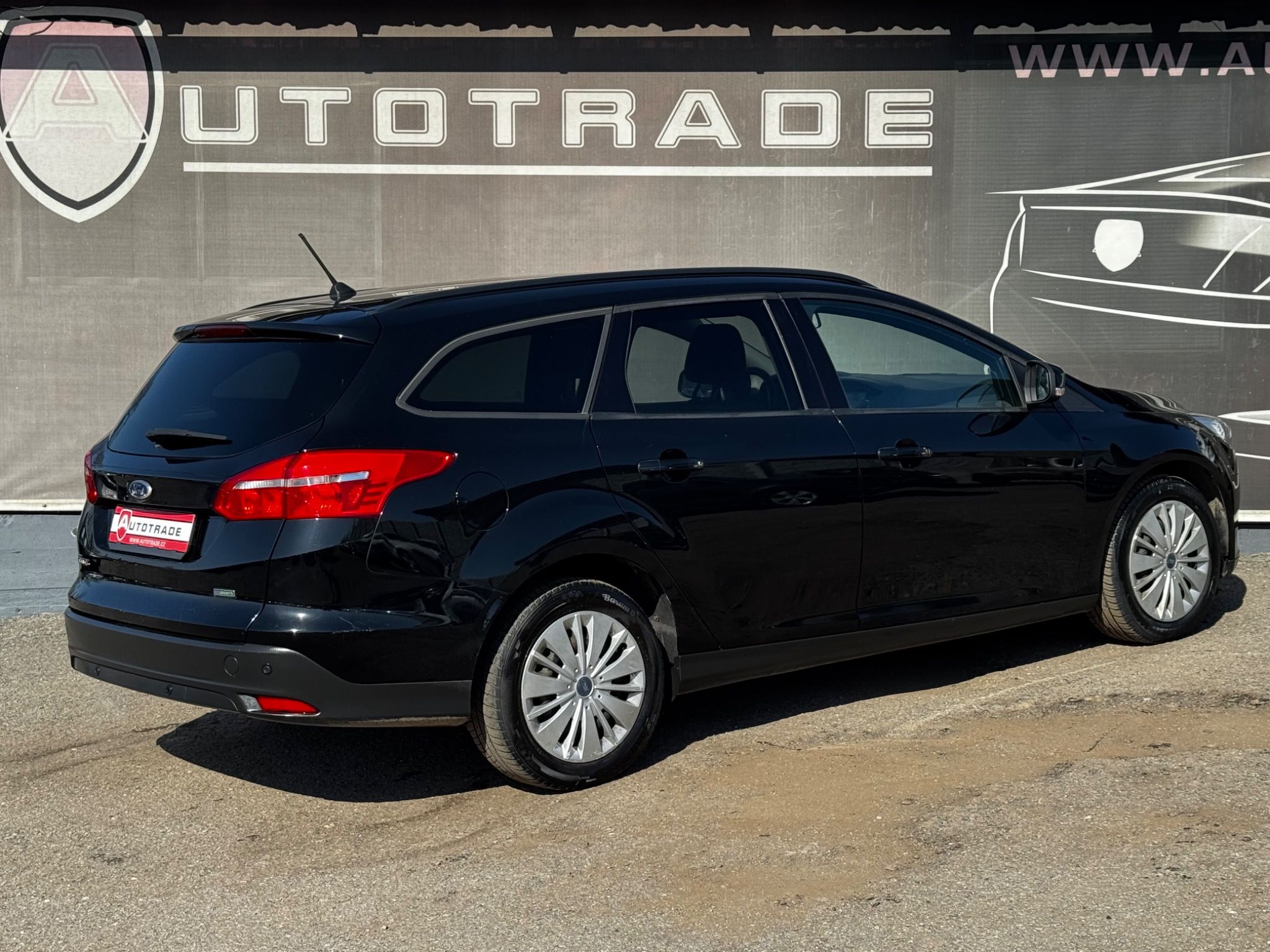 Ford Focus, 1.0EcoB 92kW, NAVI, KLIMA - fotka 3
