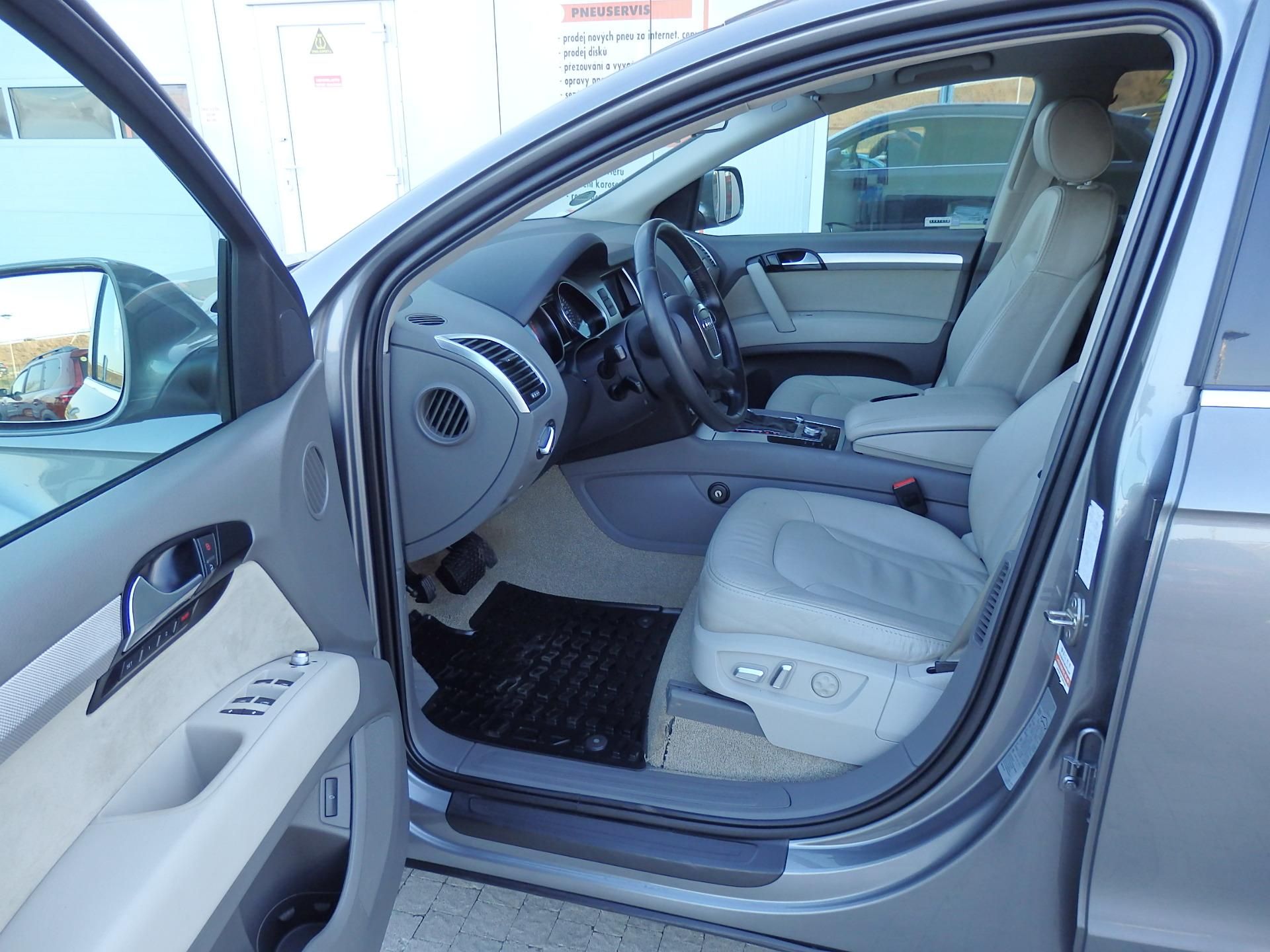 Audi Q7, 3.0 TDI 176 kW 7 MÍST - fotka 6