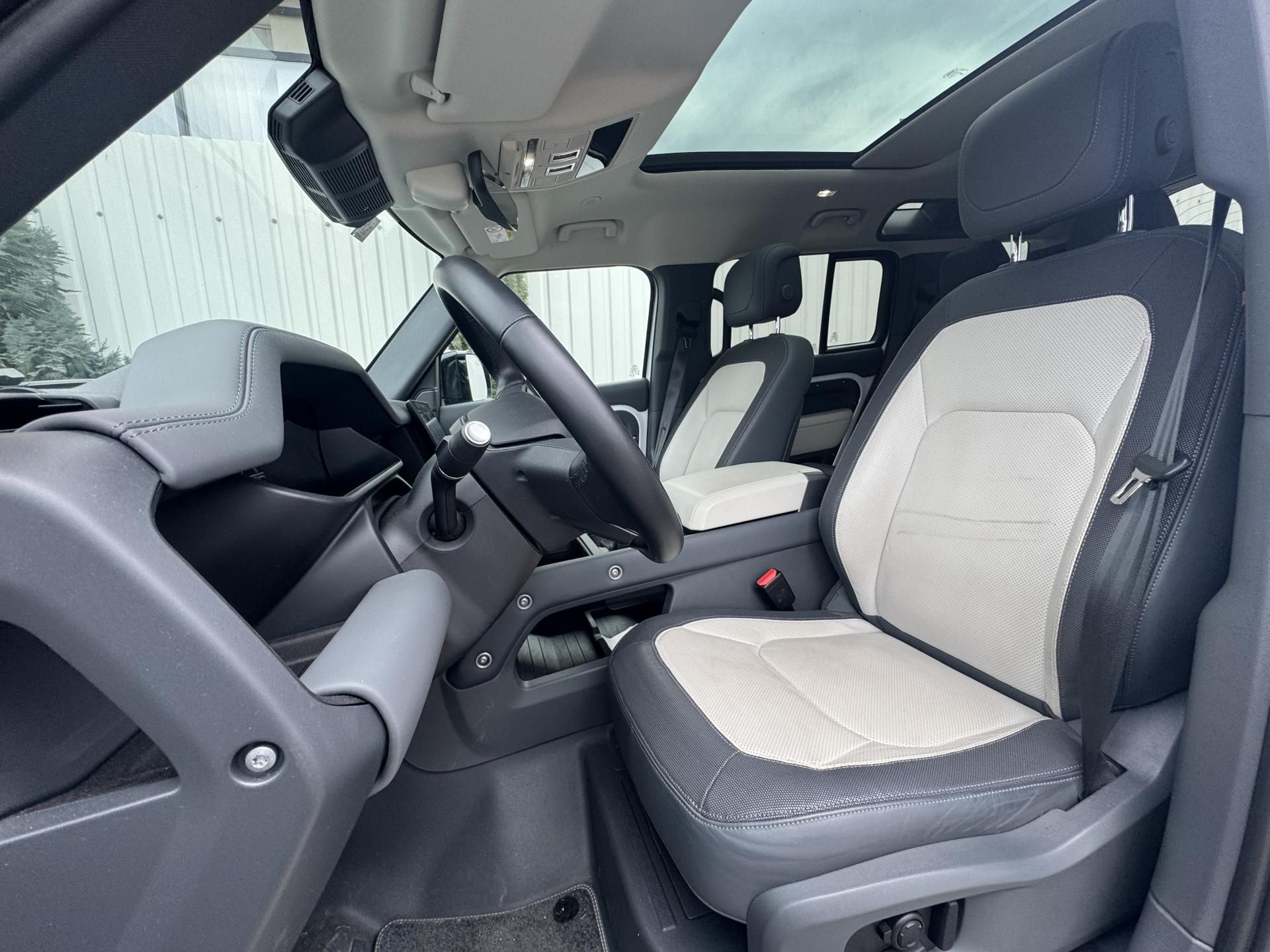 Land Rover Defender, D300 110X Dynamic HSE - fotka 6