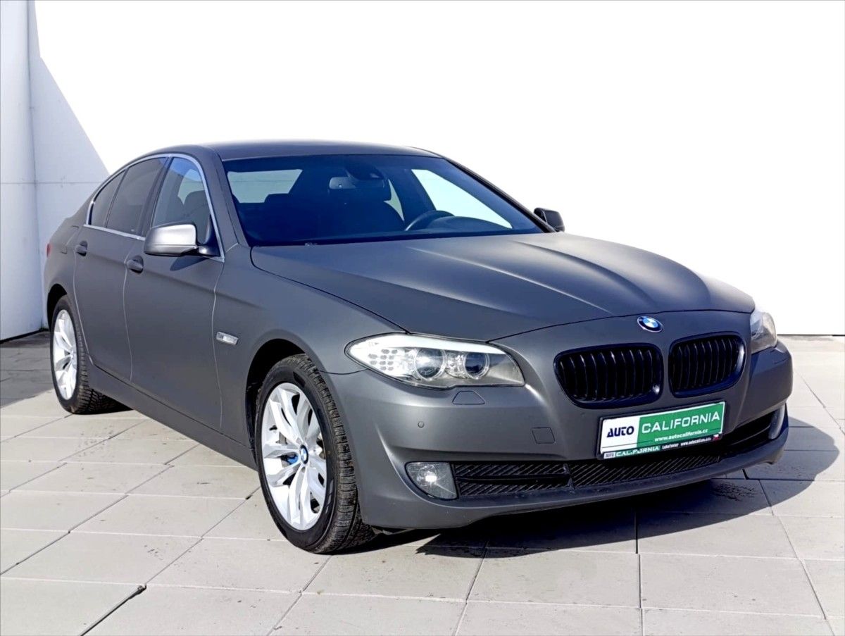 BMW Řada 5, 3,0 530d Aut., Navi Kůže Tažné - fotka 4