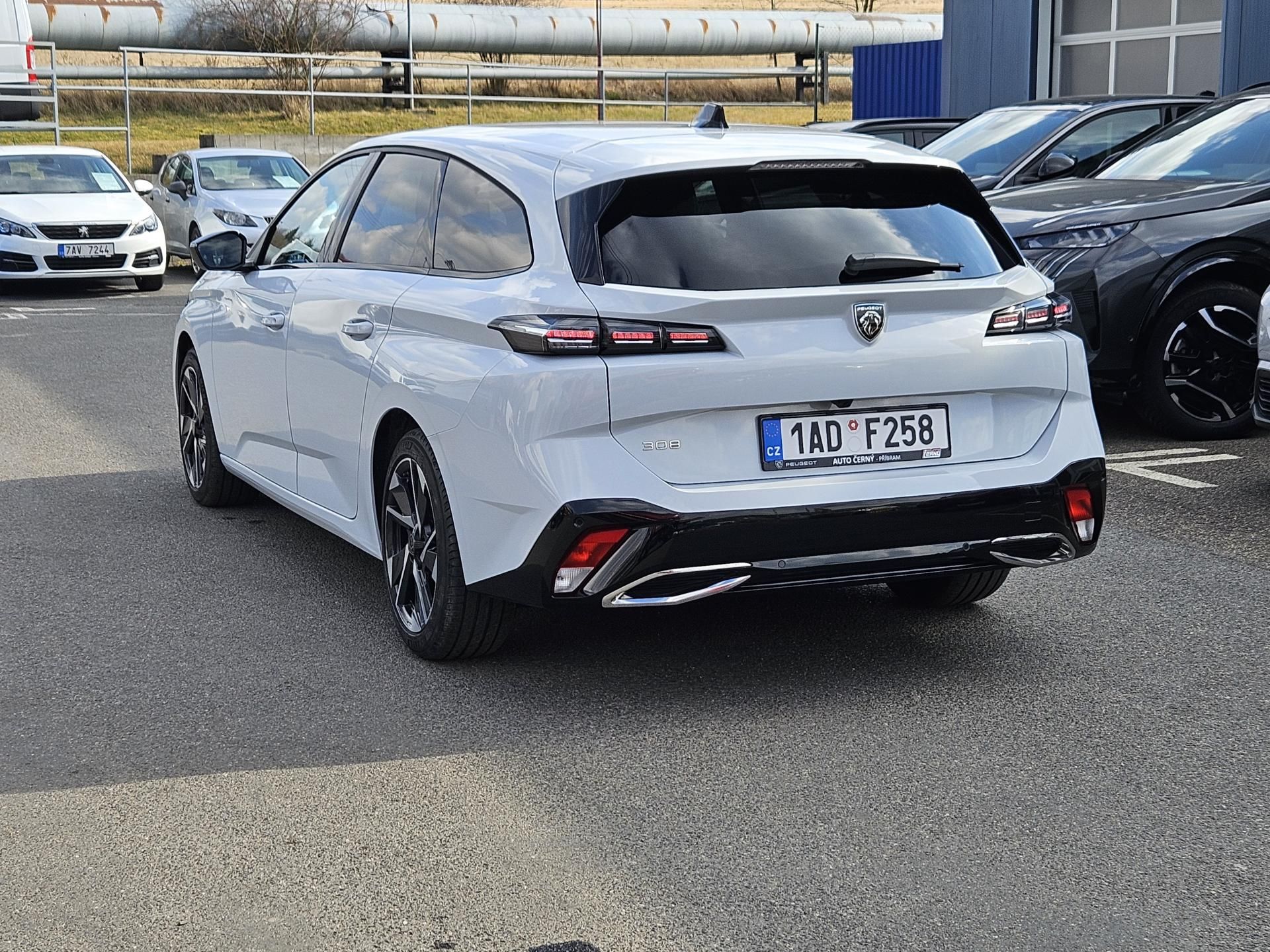 Peugeot 308, SW 1.2PT 130 ALLURE EAT8 - fotka 3