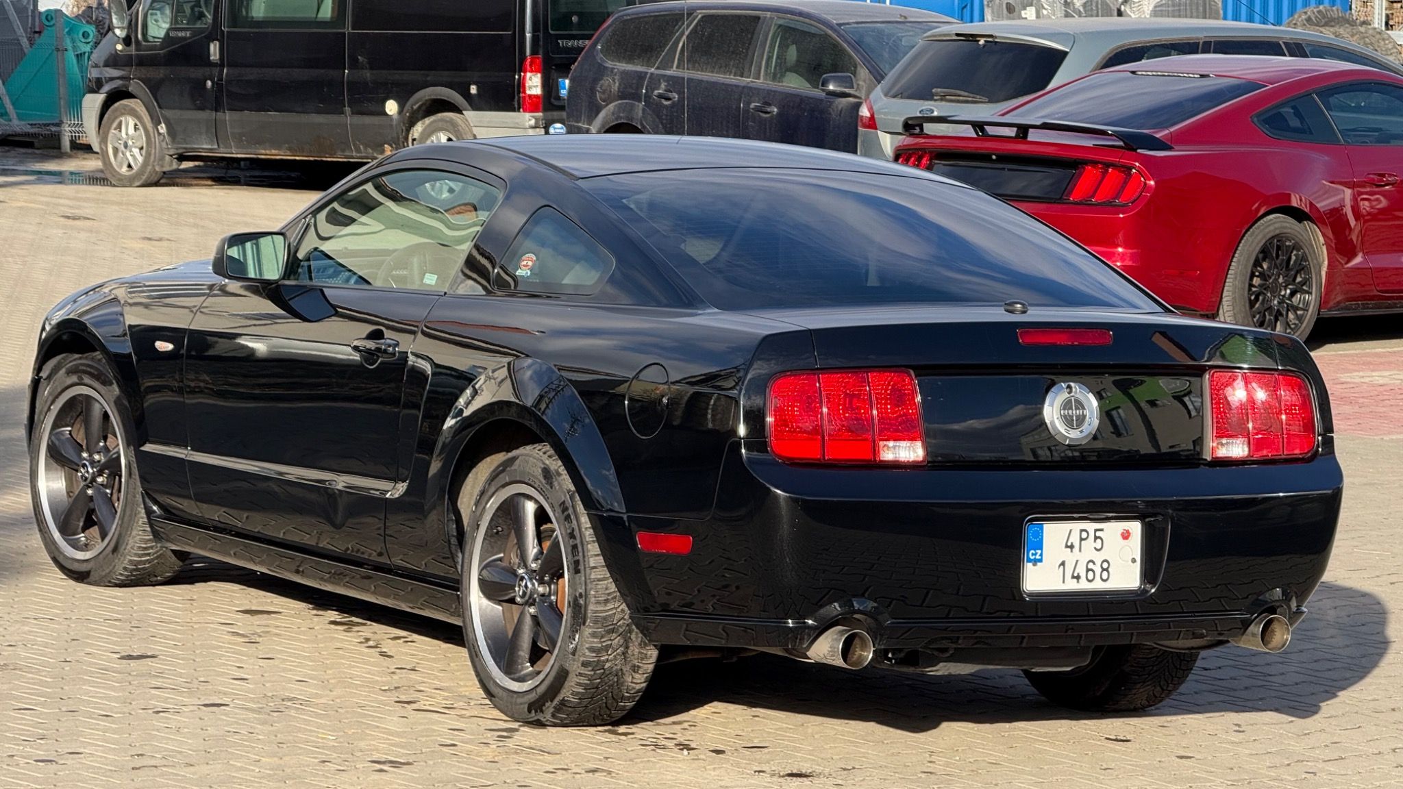 Ford Mustang, GT Bullitt N0699 Black Edice - fotka 4