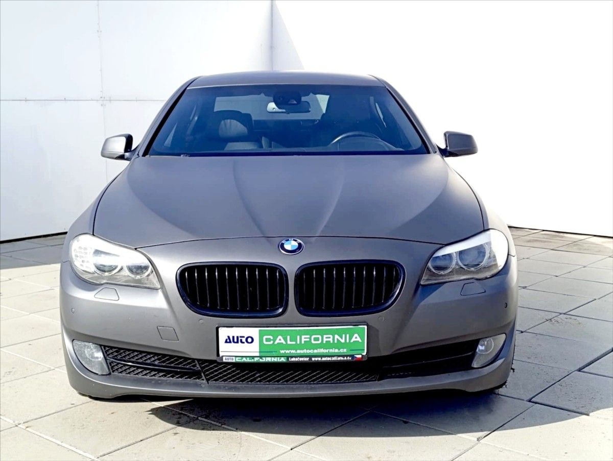 BMW Řada 5, 3,0 530d Aut., Navi Kůže Tažné - fotka 3