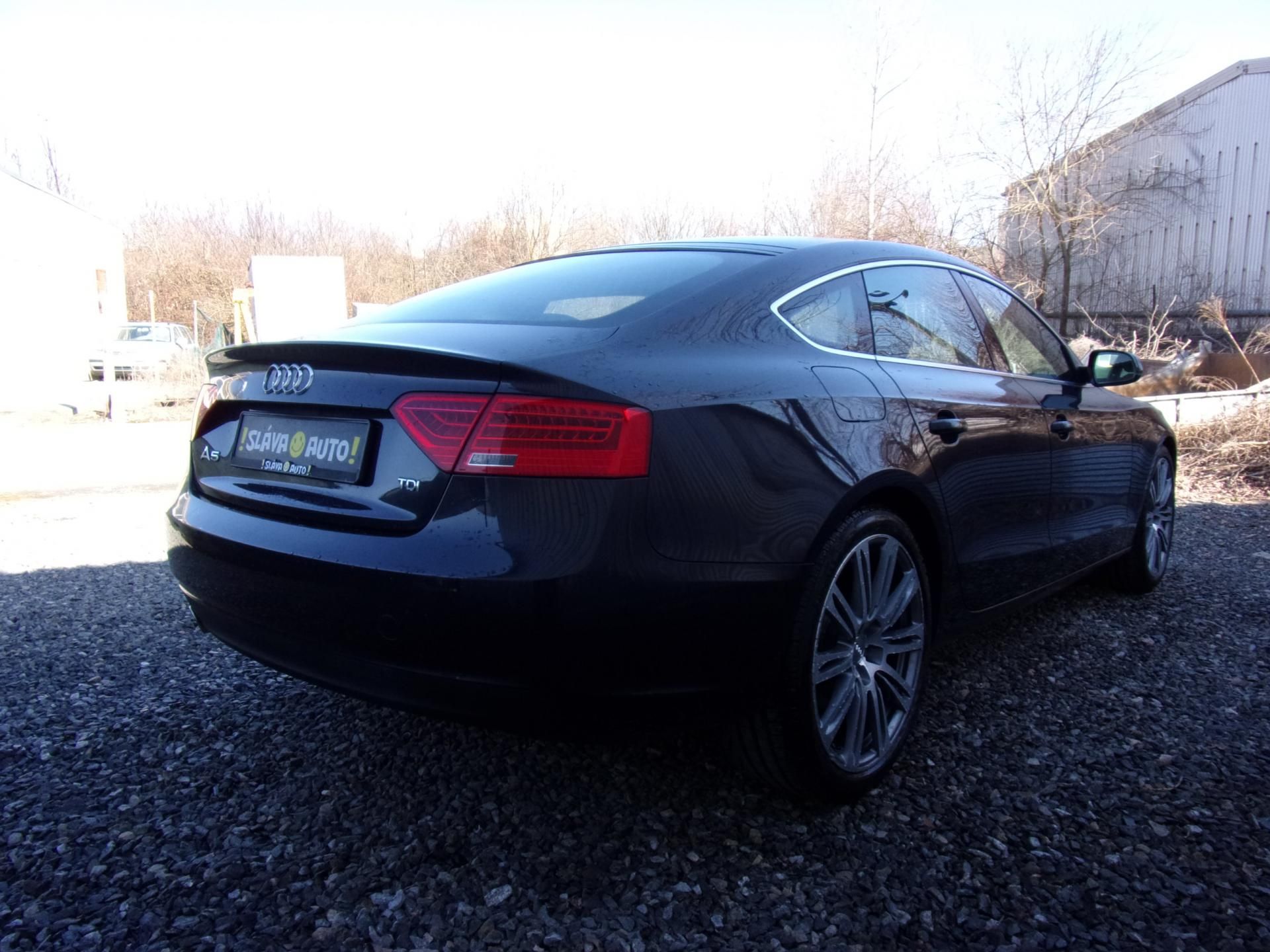 Audi A5, 2.0 TDi 189 000KM 2xLITÁ KOLA - fotka 5