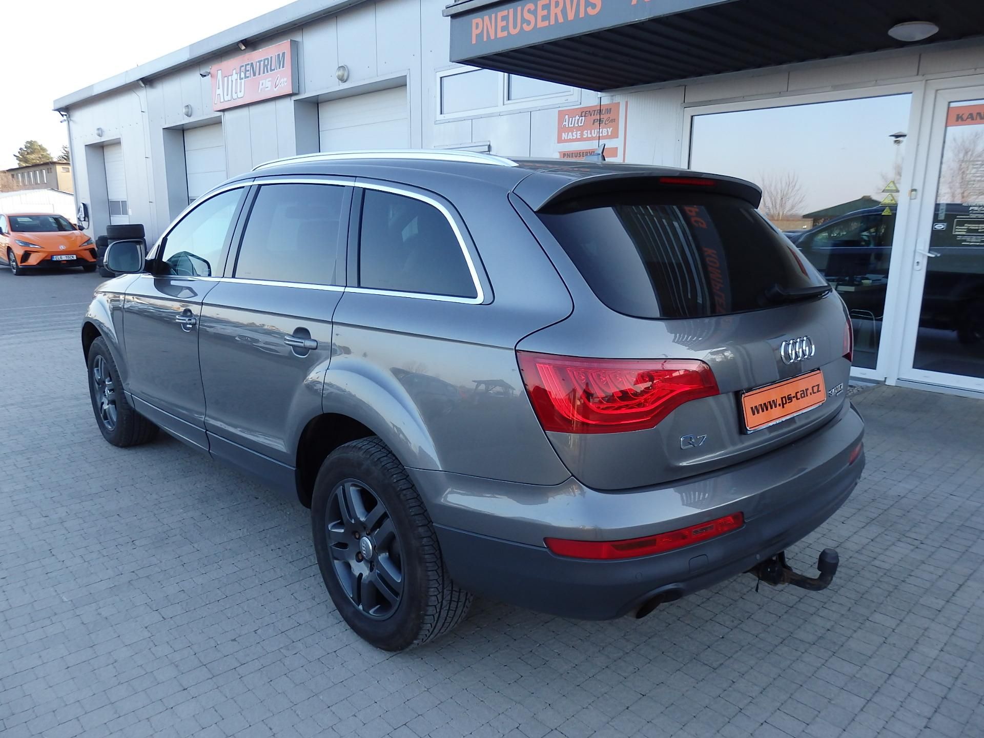Audi Q7, 3.0 TDI 176 kW 7 MÍST - fotka 5