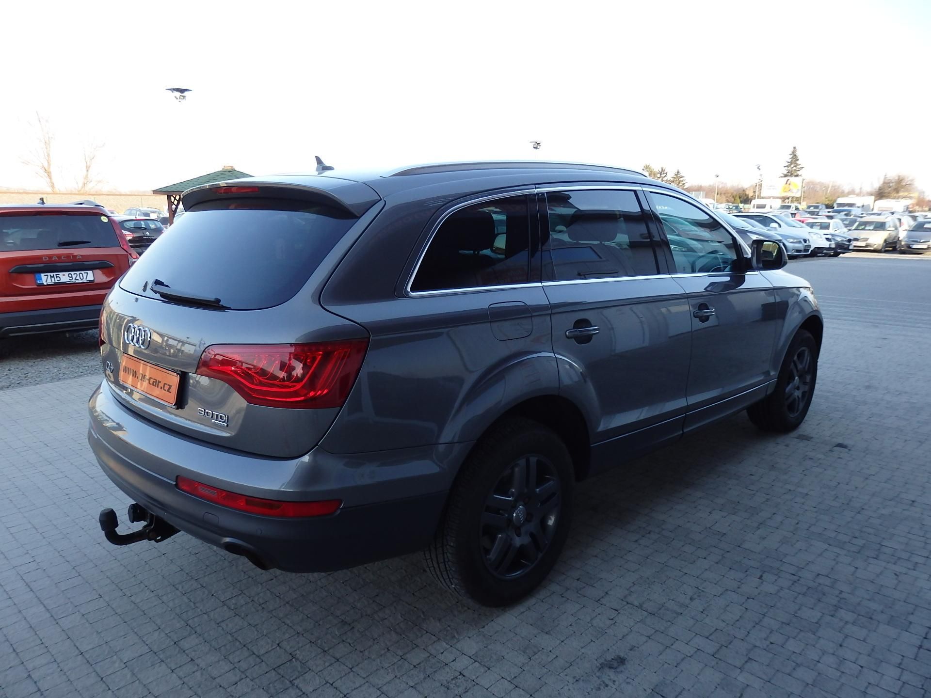 Audi Q7, 3.0 TDI 176 kW 7 MÍST - fotka 4