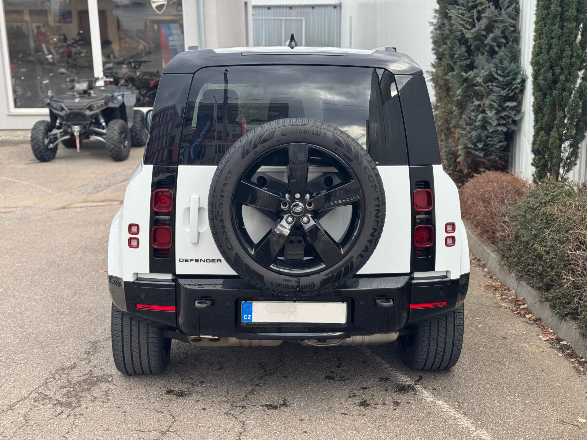 Land Rover Defender, D300 110X Dynamic HSE - fotka 5