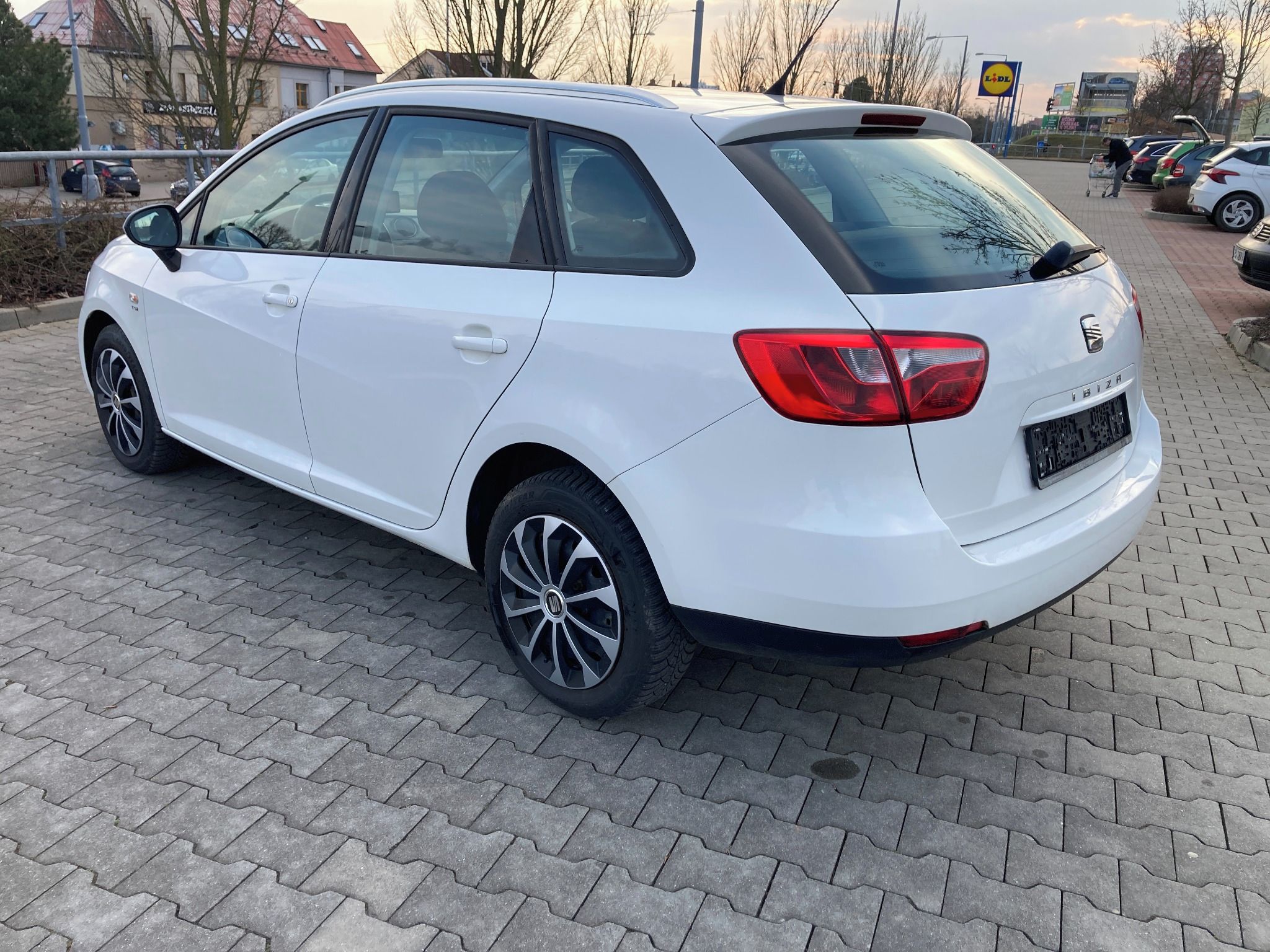 Seat Ibiza, 1.2i 77KW DIG.KLIMA 1.MAJITEL - fotka 4