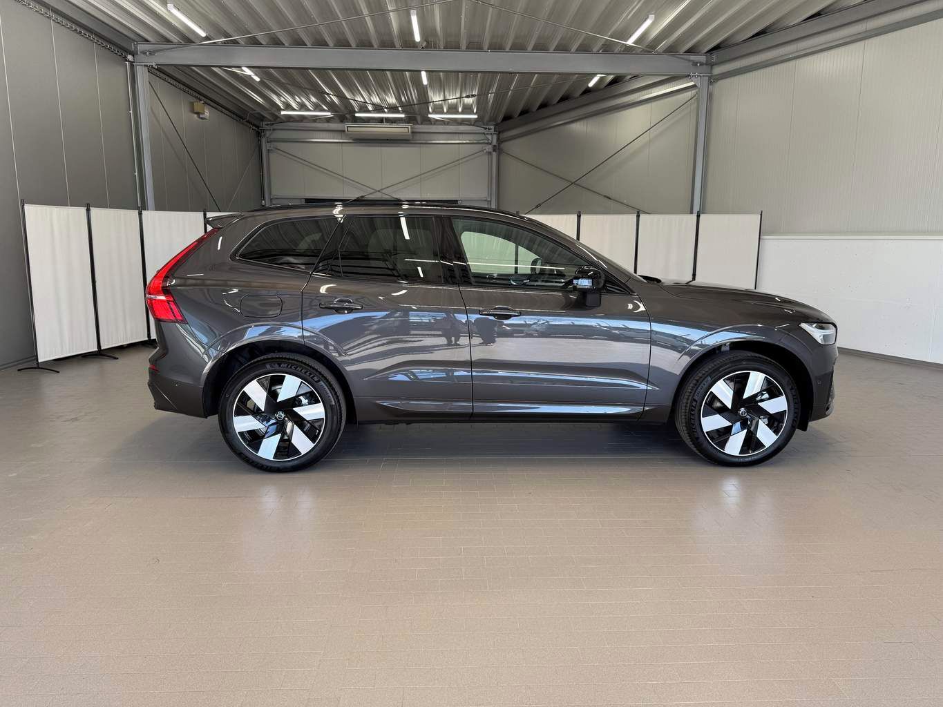 Volvo XC60, T8 AWD ULTRA Dark 2025 - fotka 3