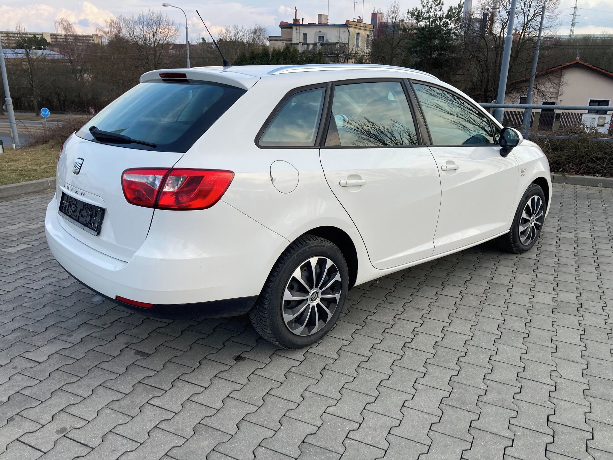 Seat Ibiza, 1.2i 77KW DIG.KLIMA 1.MAJITEL - fotka 6